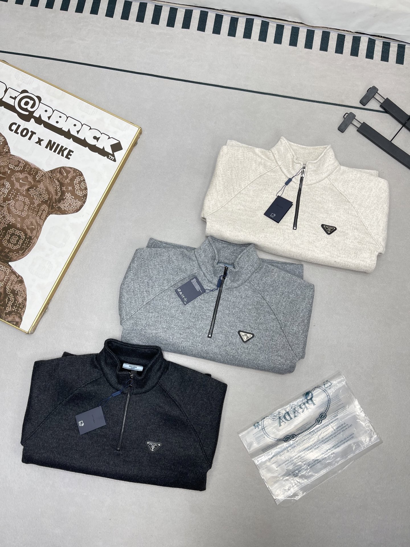 VR2200-VR2202，Prada sweater 373.99 上QA gallery