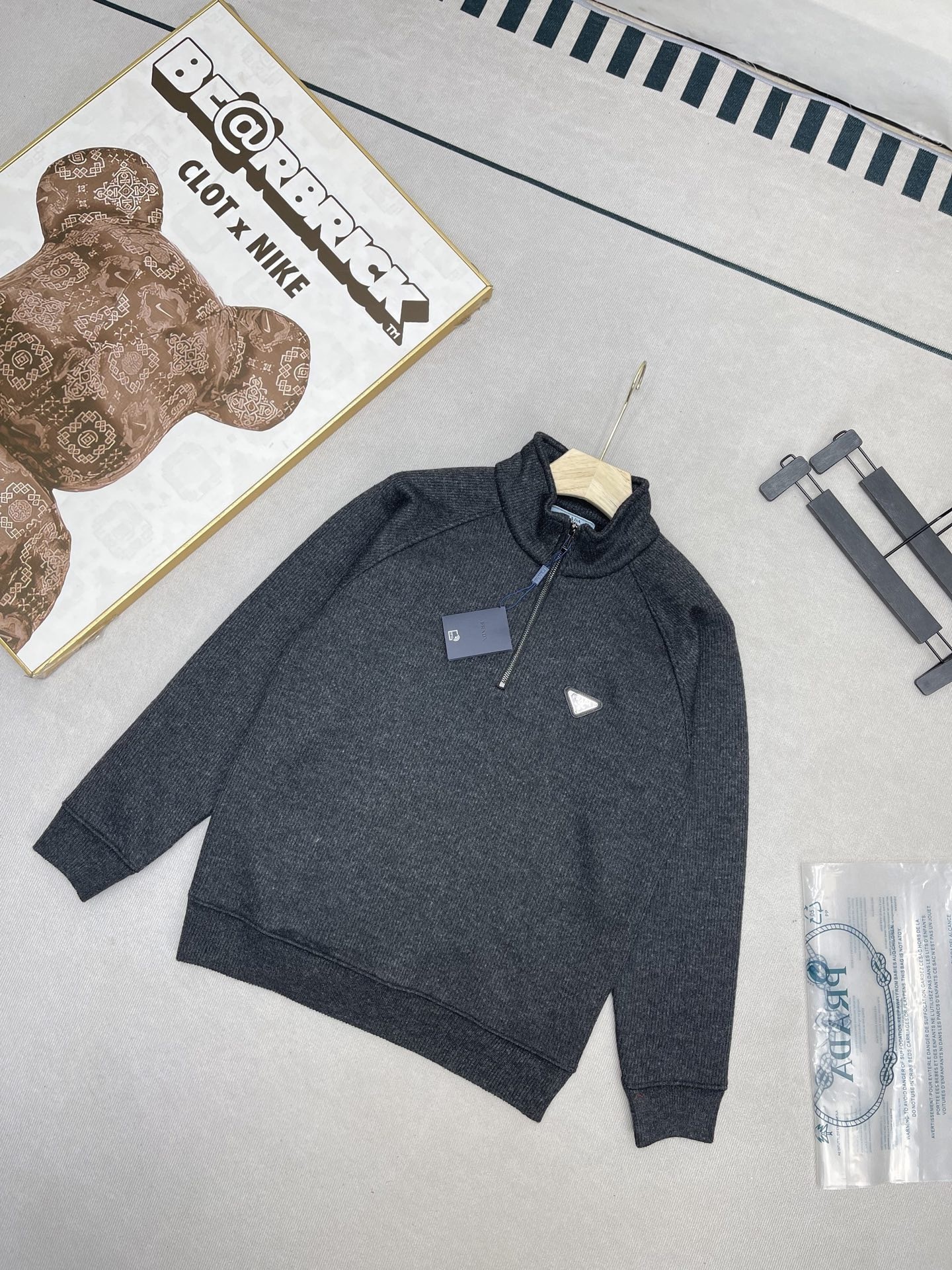 VR2200-VR2202，Prada sweater 373.99 上QA gallery