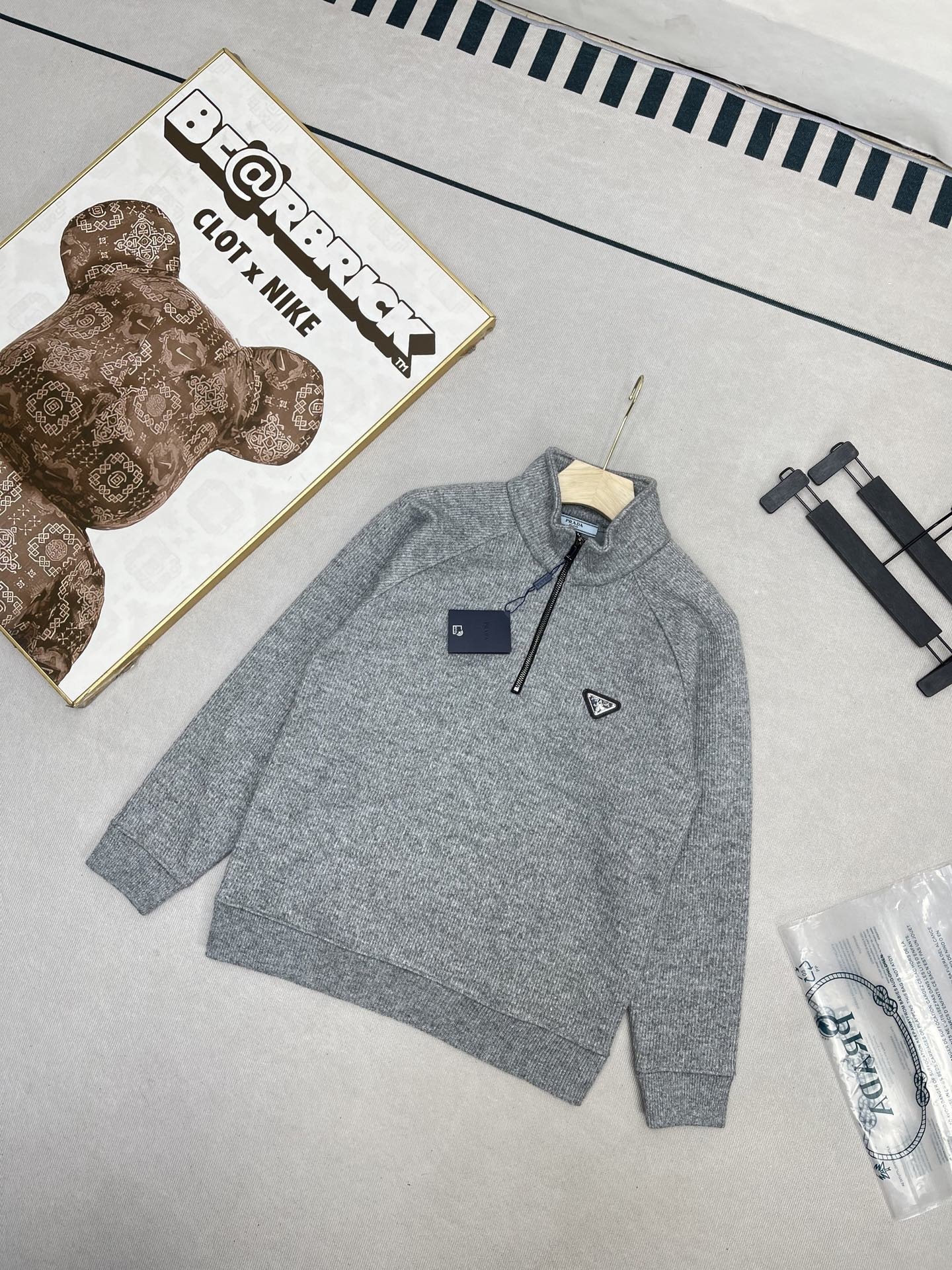 VR2200-VR2202，Prada sweater 373.99 上QA gallery