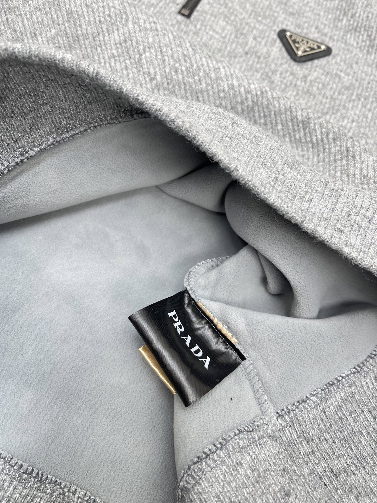 VR2200-VR2202，Prada sweater 373.99 上QA gallery