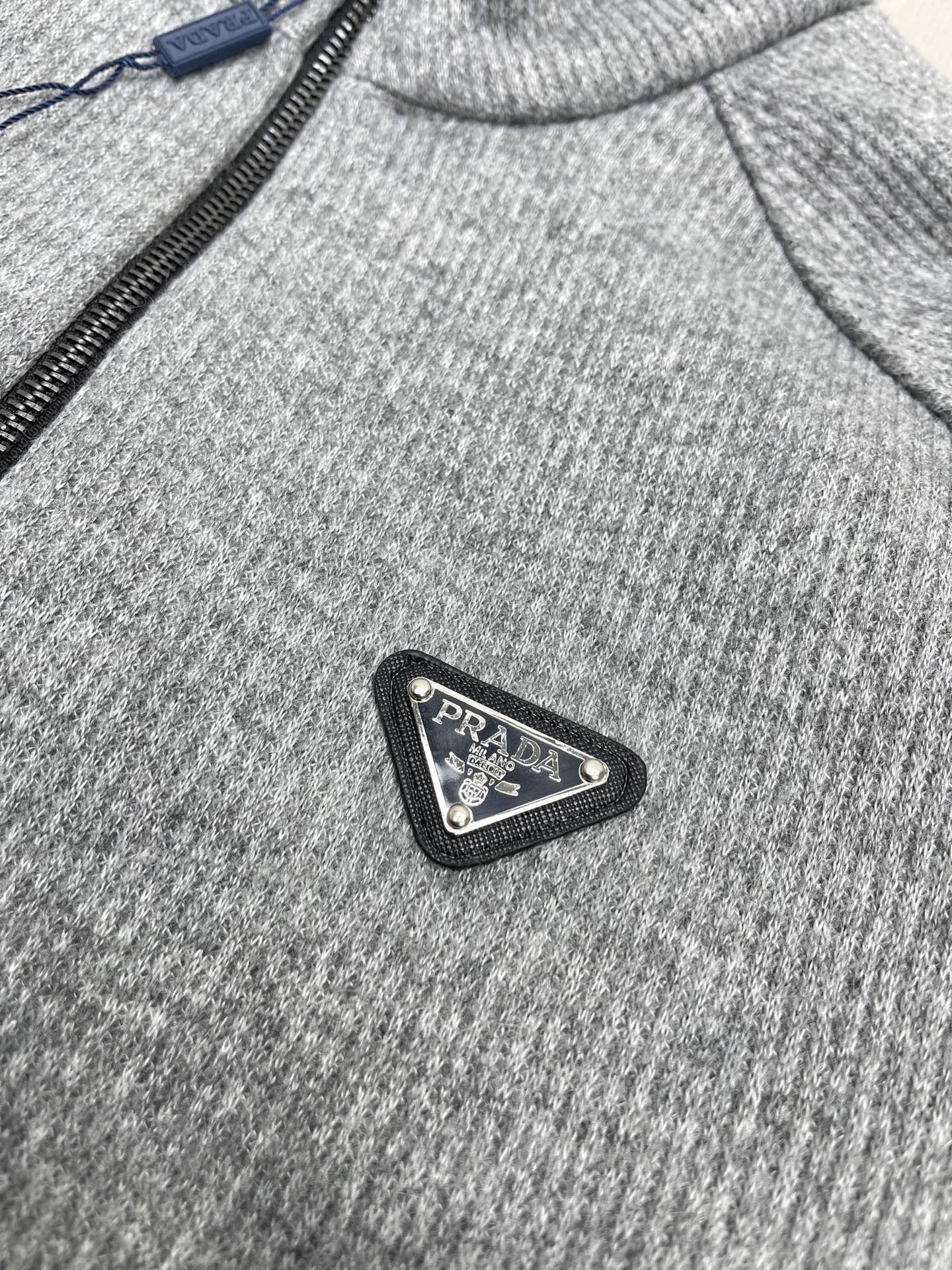 VR2200-VR2202，Prada sweater 373.99 上QA gallery