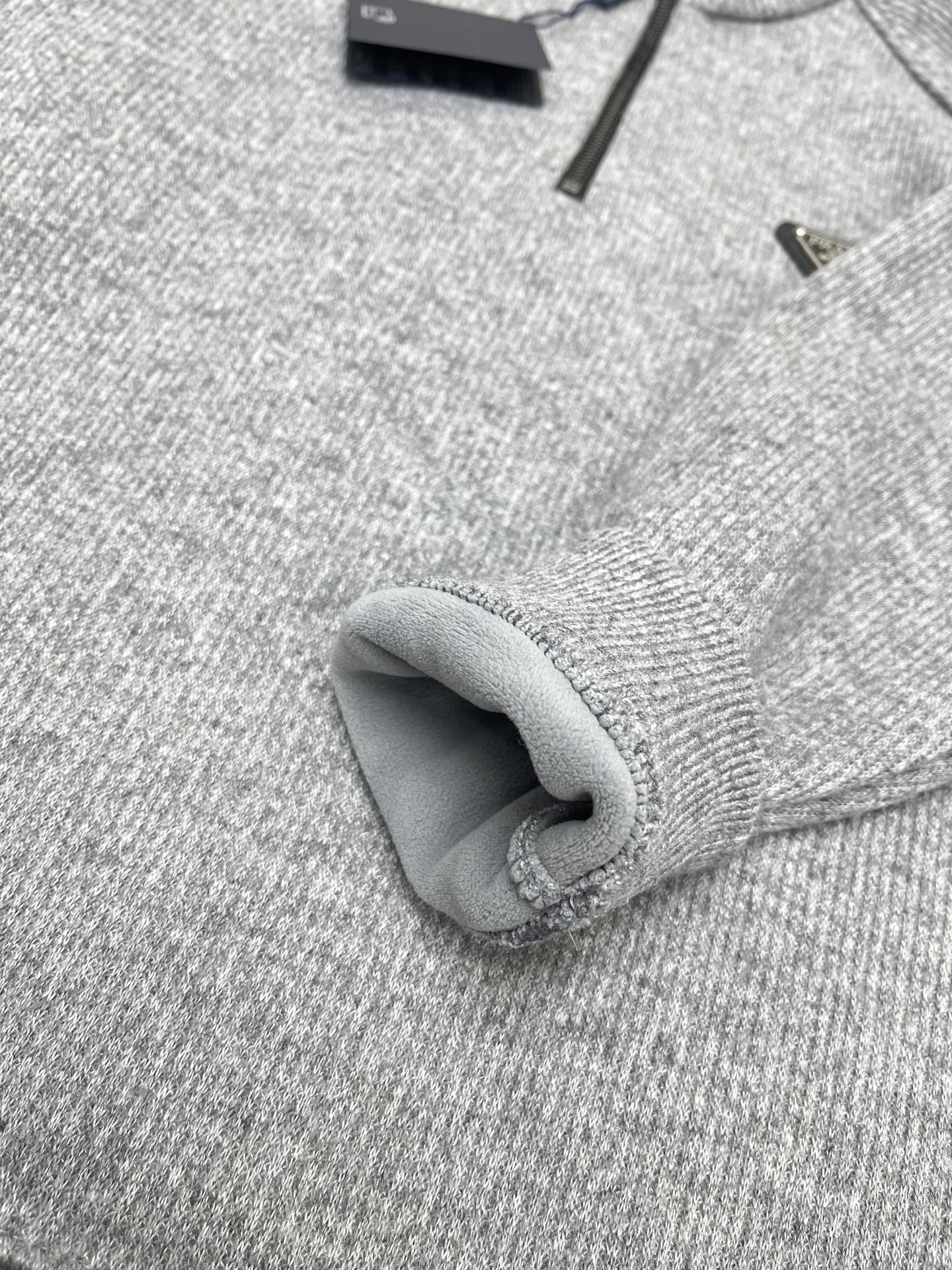 VR2200-VR2202，Prada sweater 373.99 上QA gallery