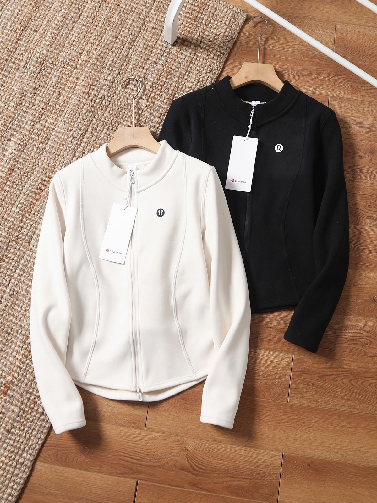 VR2208-VR2209，Lulu coat 315.99 上GA gallery