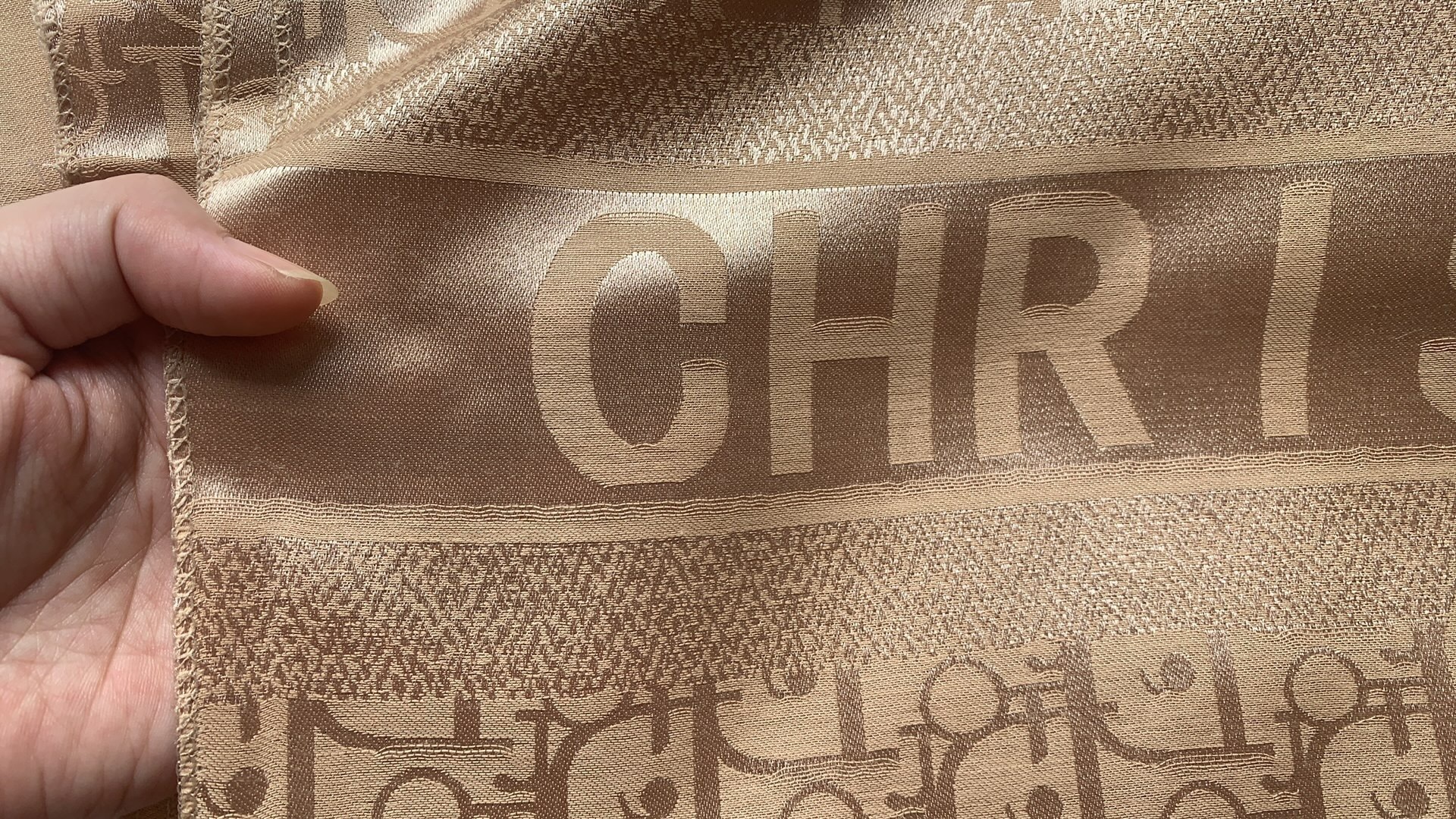 video WJ001 WJ006 Dior scarf with box gallery