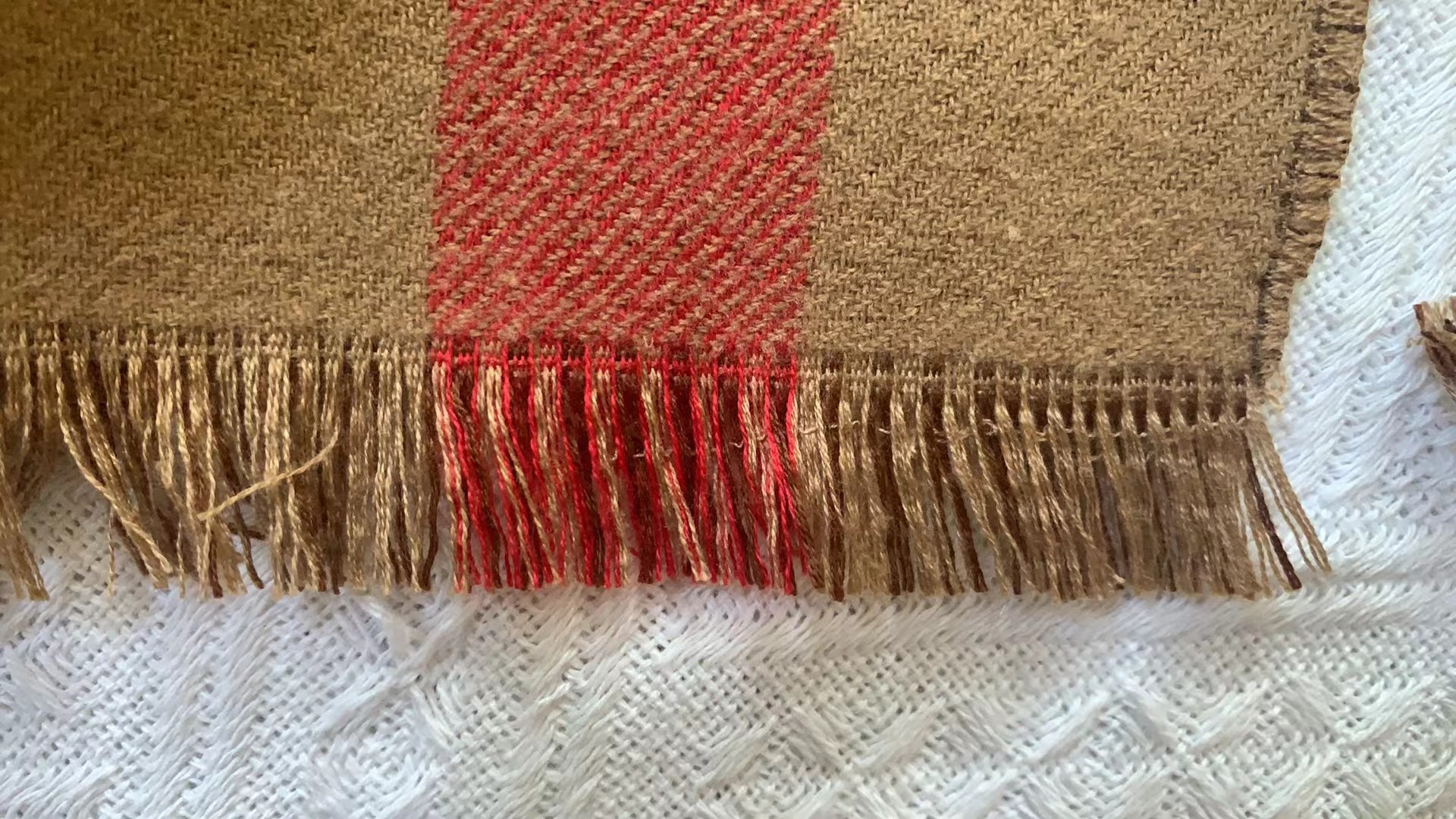 video WJ165  Burberry scarf  188.99 with box size:200*70cm gallery