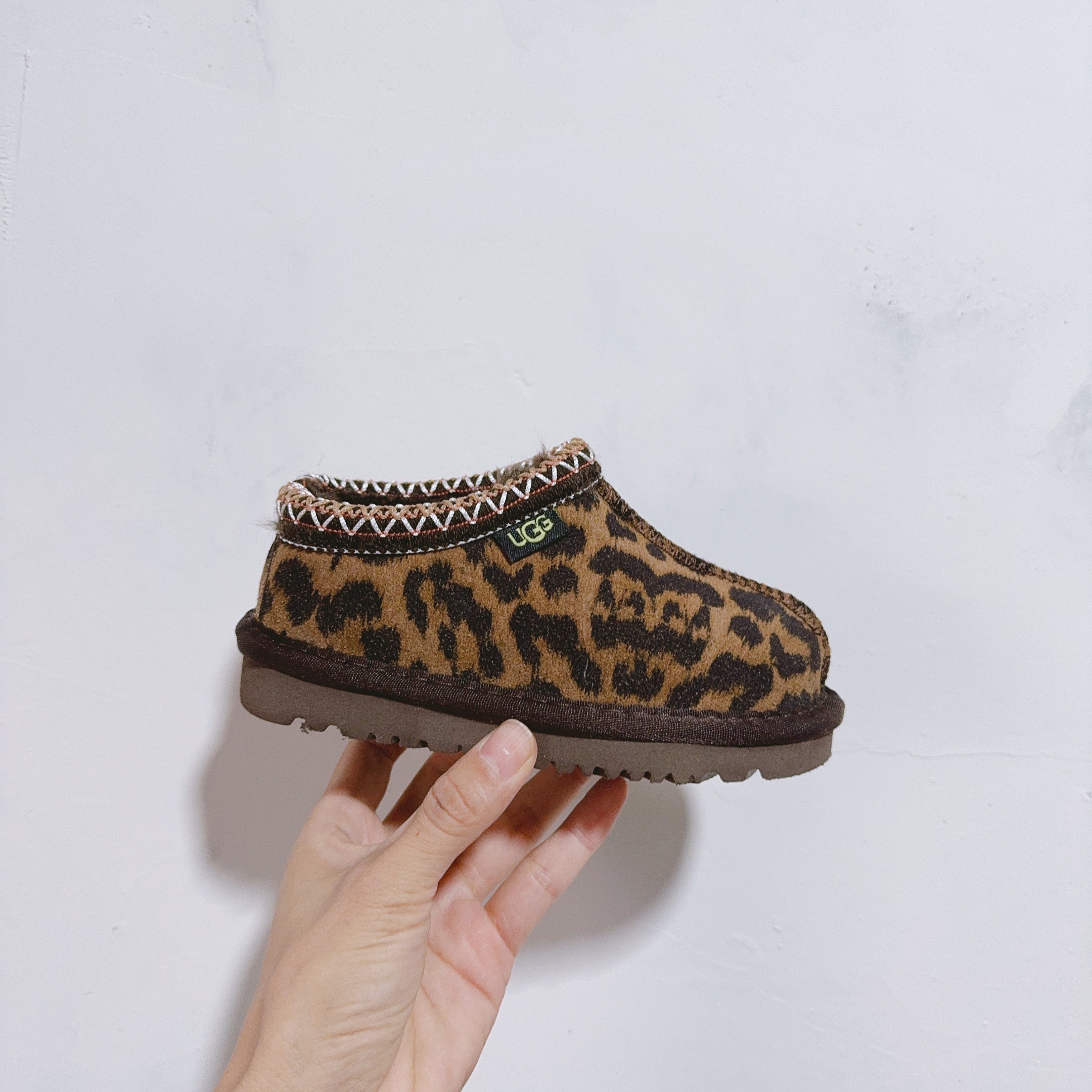 video XV009-XV010，UGG shoes for kids 222.99 with box gallery