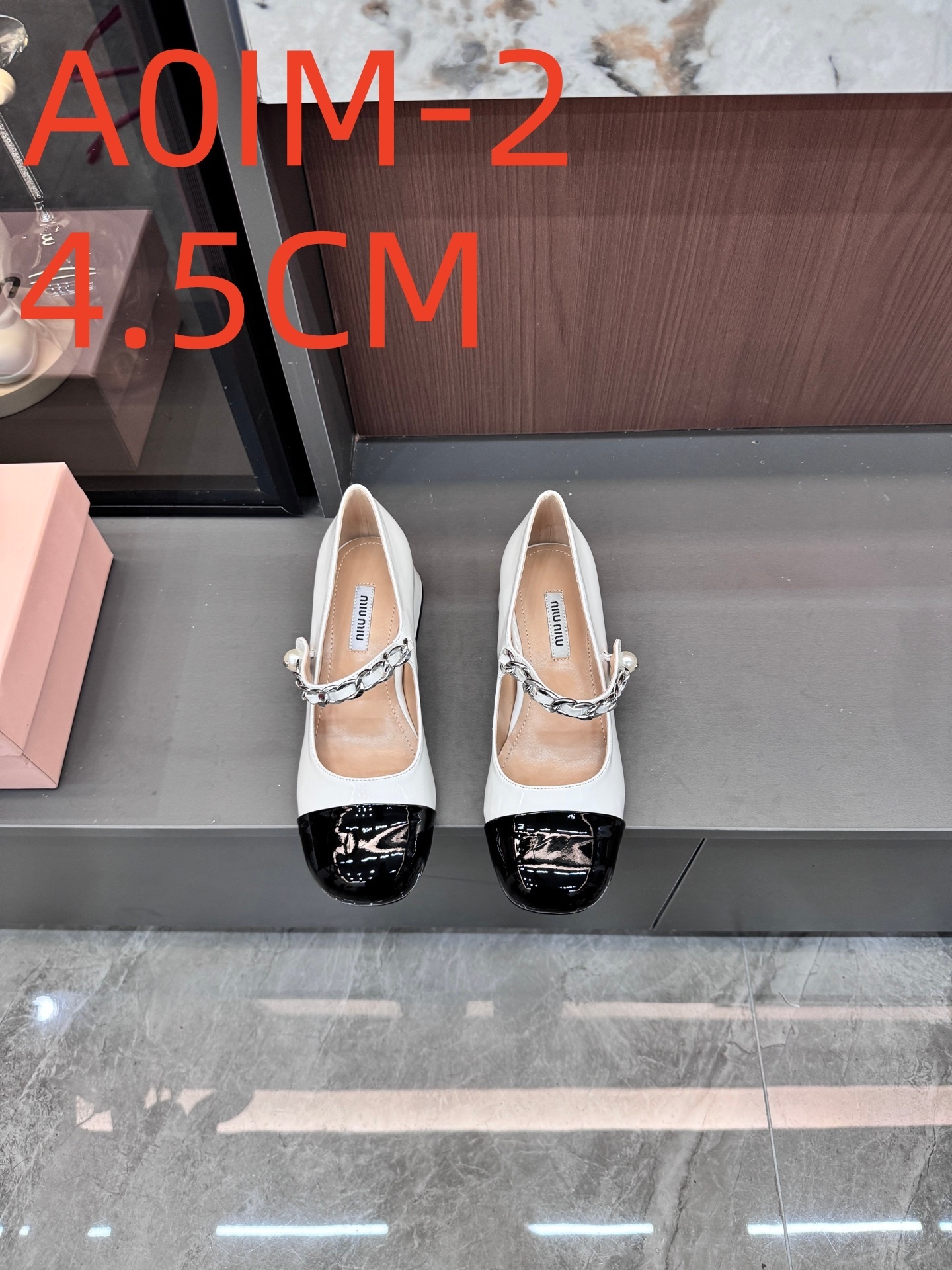 A0IM  $53.88  SIZE 35-40 gallery