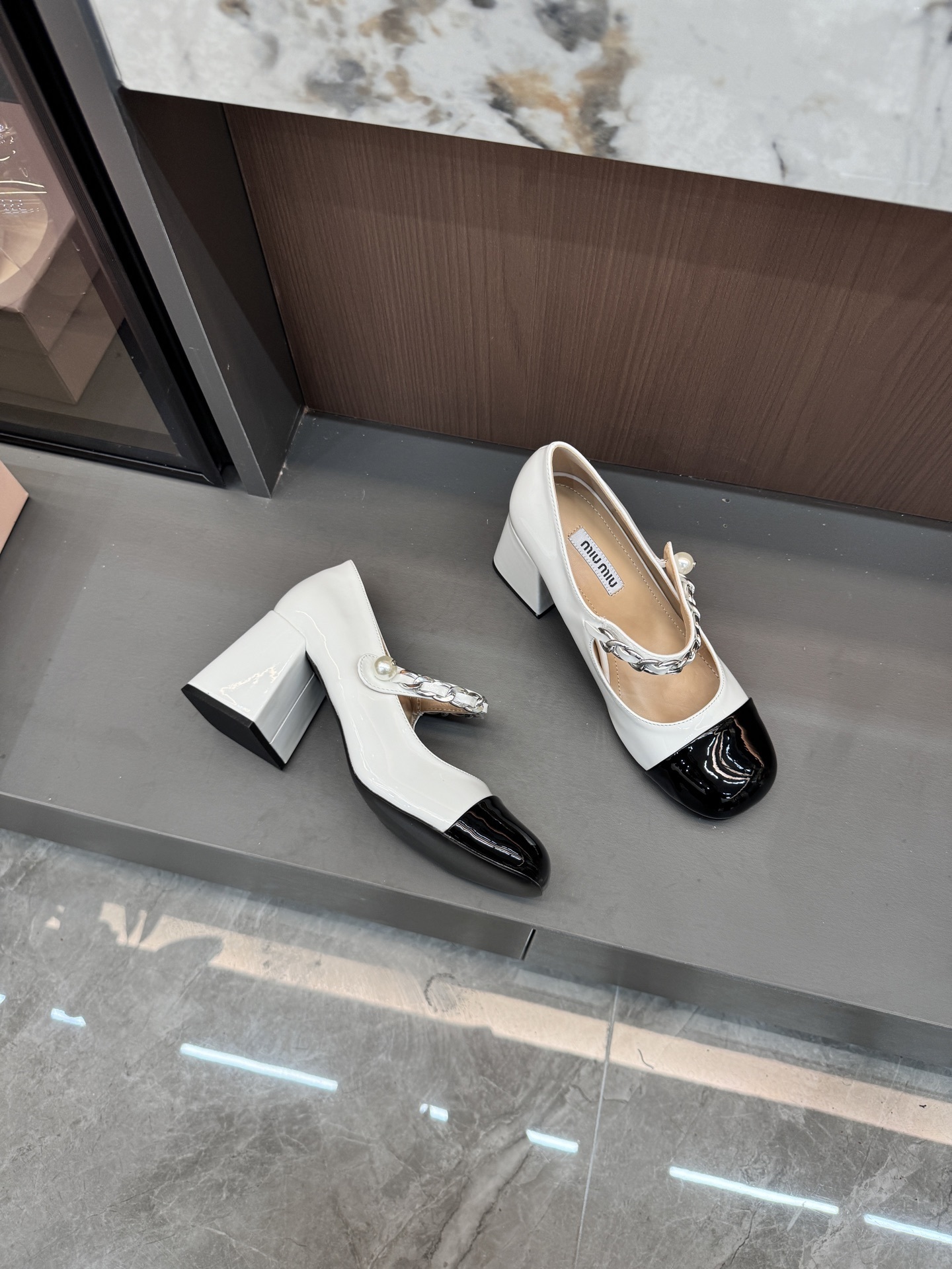 A0IM  $53.88  SIZE 35-40 gallery