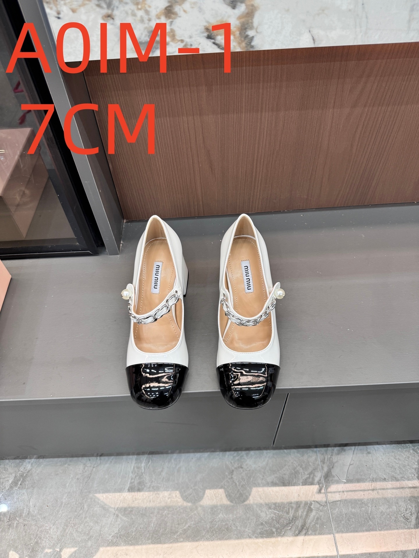 A0IM  $53.88  SIZE 35-40 gallery