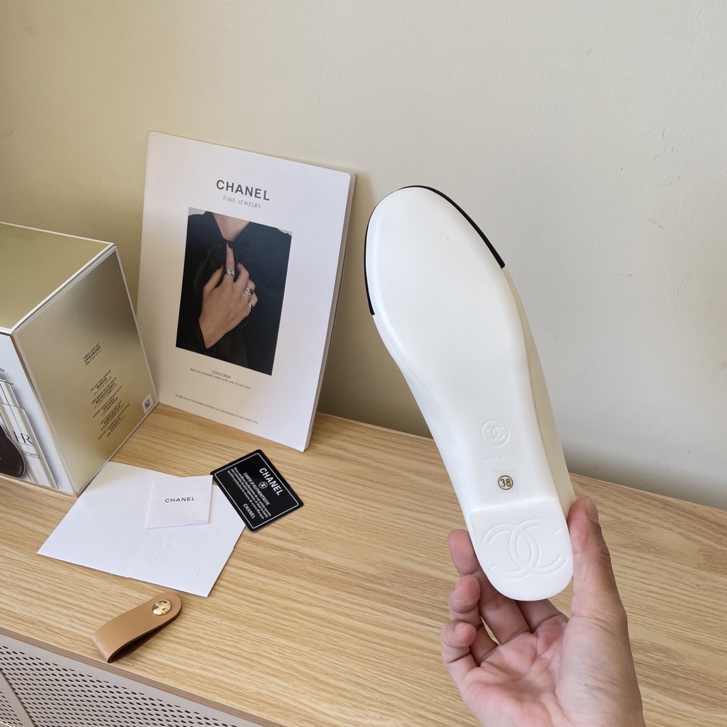 A0OB  $53.88  SIZE 35-41 gallery