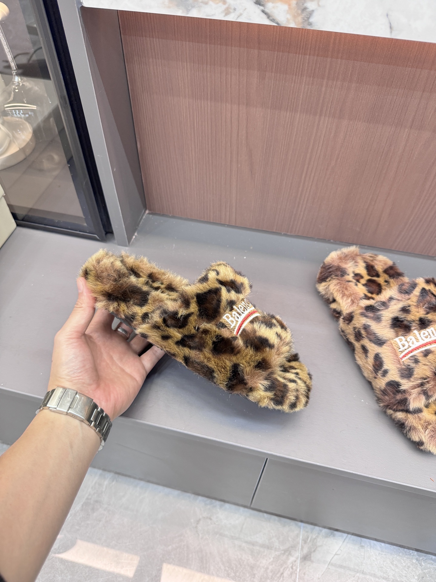 A0OE  $53.88  SIZE 35-45 gallery