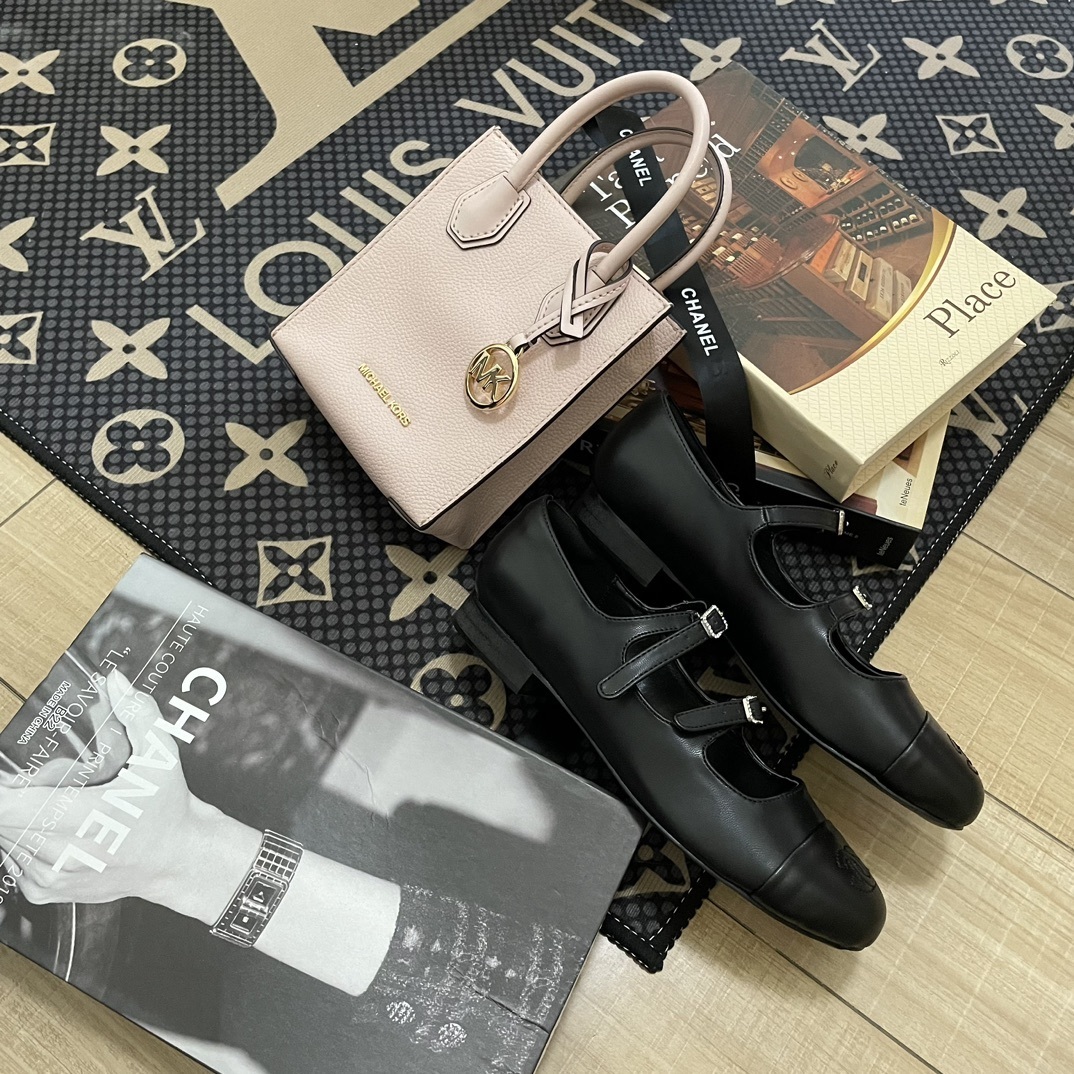 A0OI  $53.88  SIZE 35-40 gallery