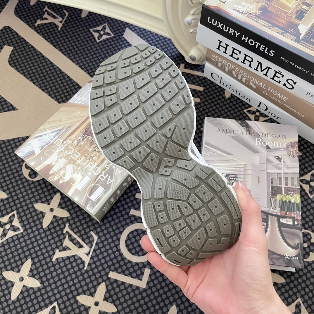 A0OS  $59.88  SIZE 35-44 gallery