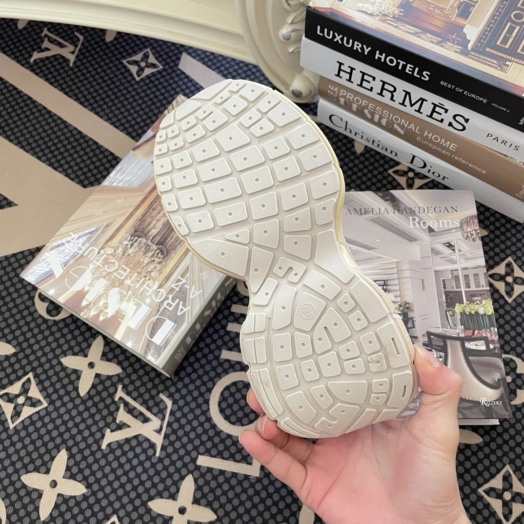 A0OS  $59.88  SIZE 35-44 gallery