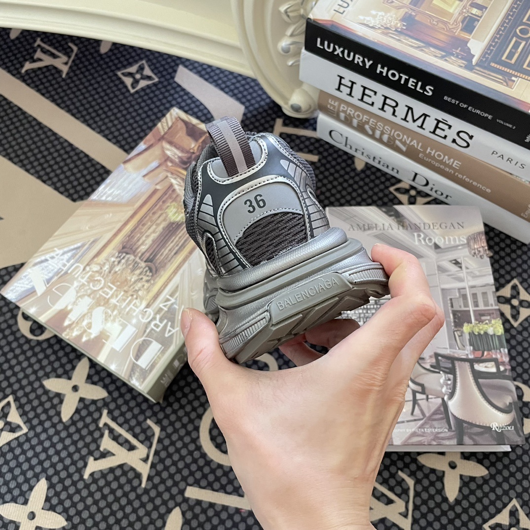 A0OS  $59.88  SIZE 35-44 gallery