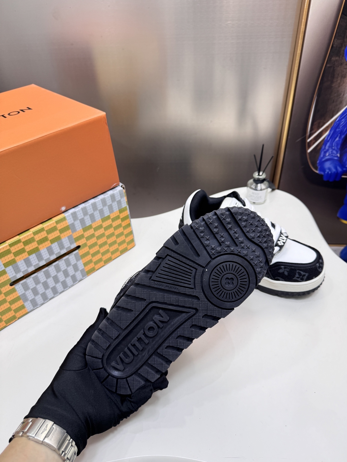 A0OX  $58.88  SIZE 35-45 gallery