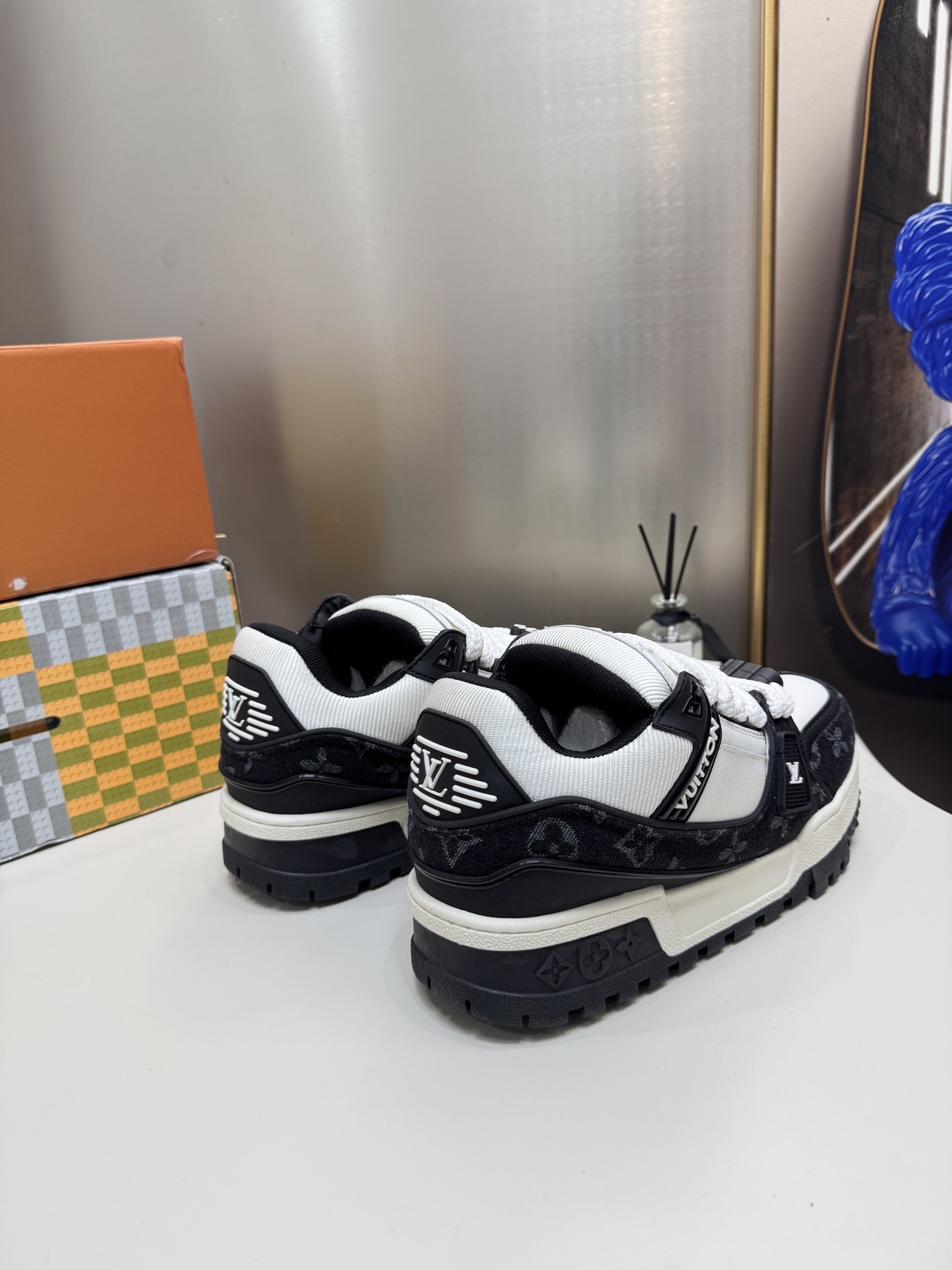 A0OX  $58.88  SIZE 35-45 gallery