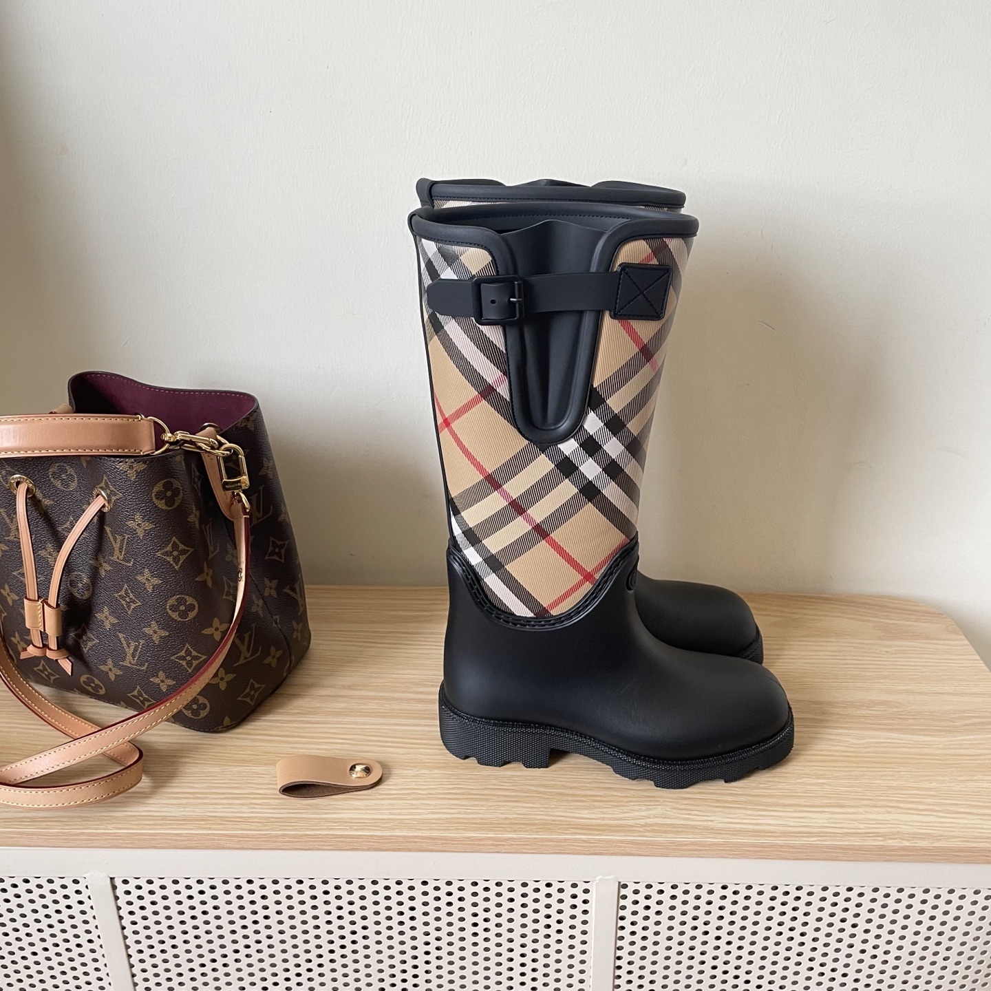 A0OY  $59.88  SIZE 35-40 gallery