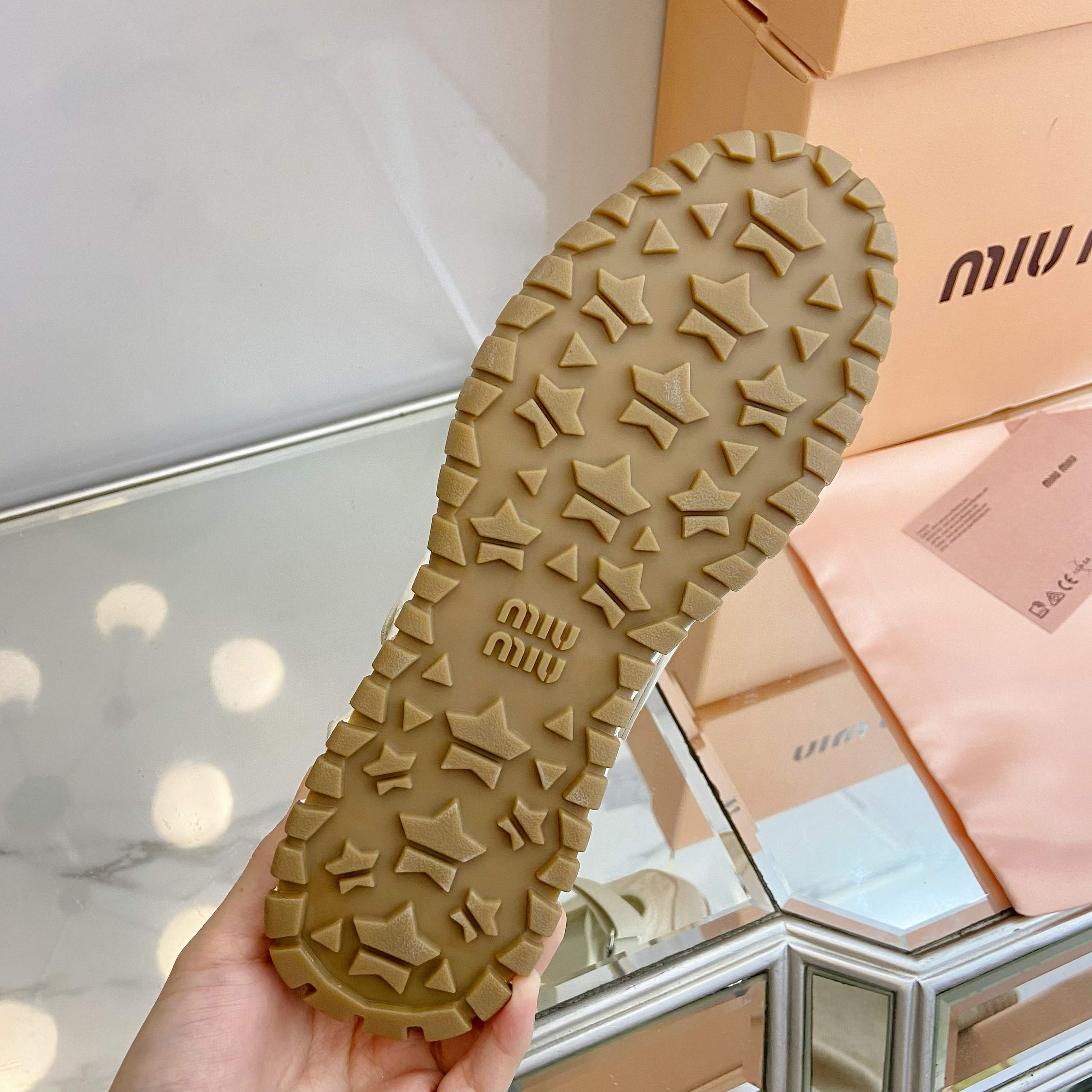 A0PA  $55.88  SIZE 35-40 gallery