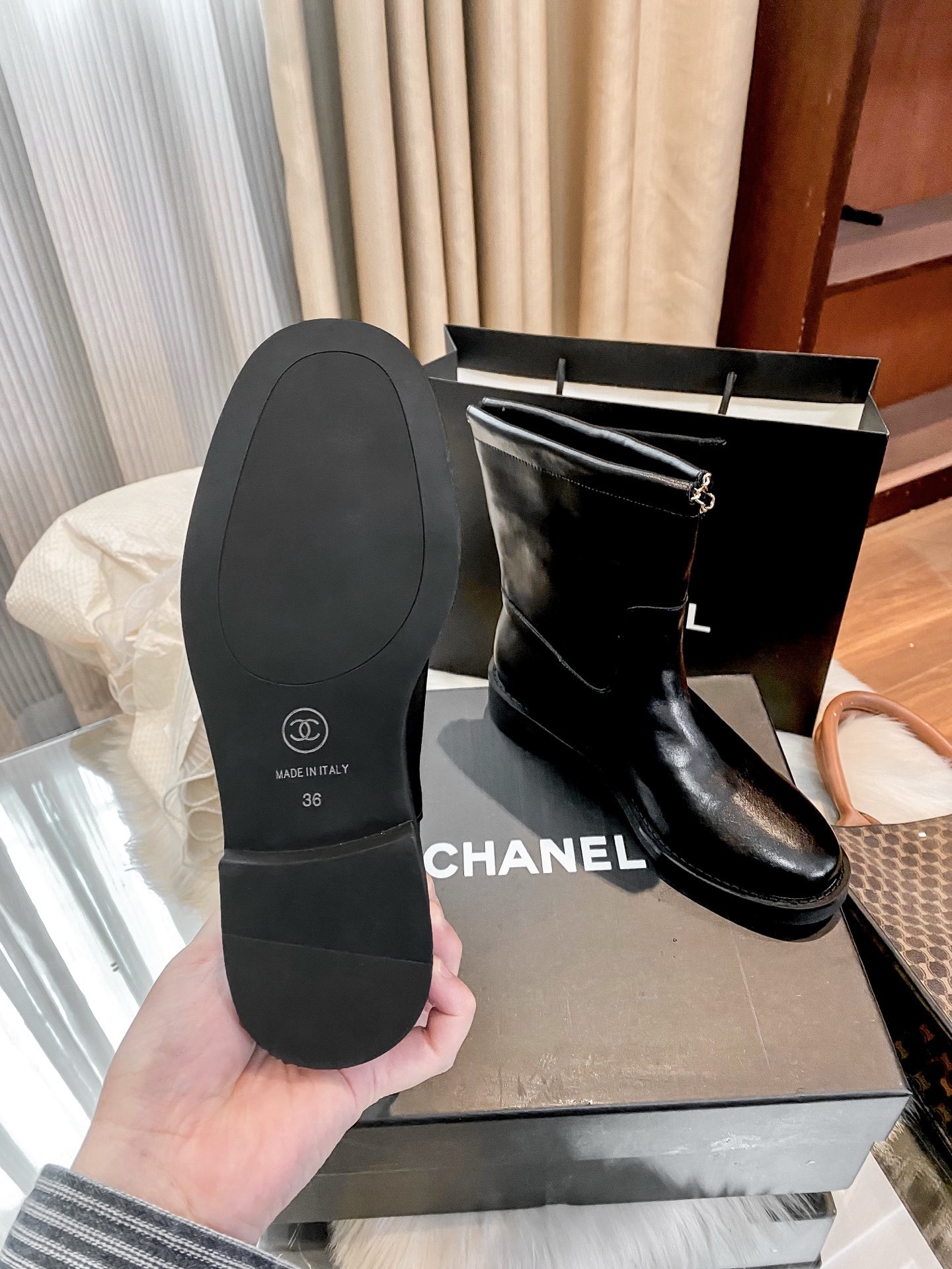 A0PD  $58.88 SIZE 35-41 gallery