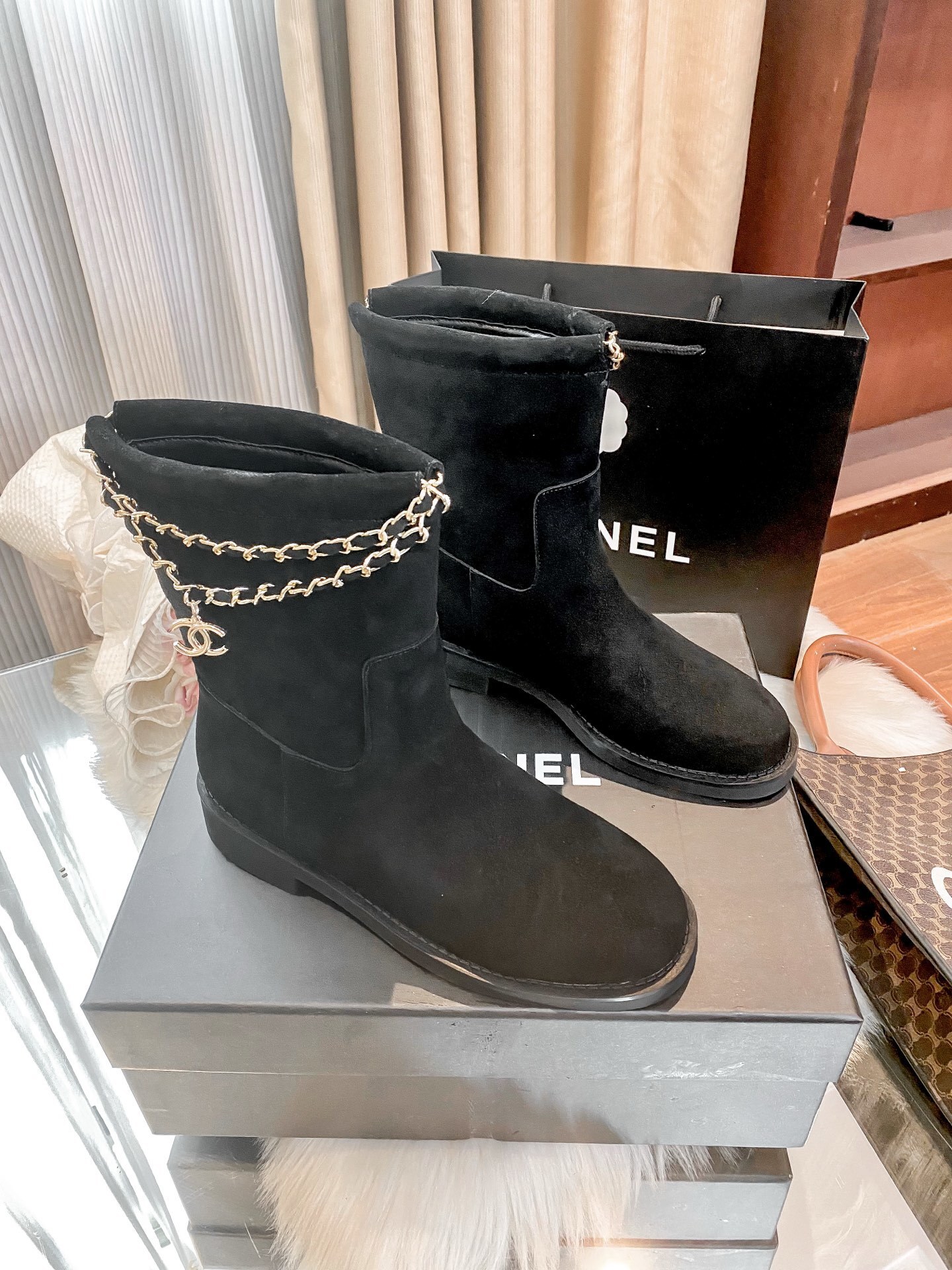 A0PD  $58.88 SIZE 35-41 gallery