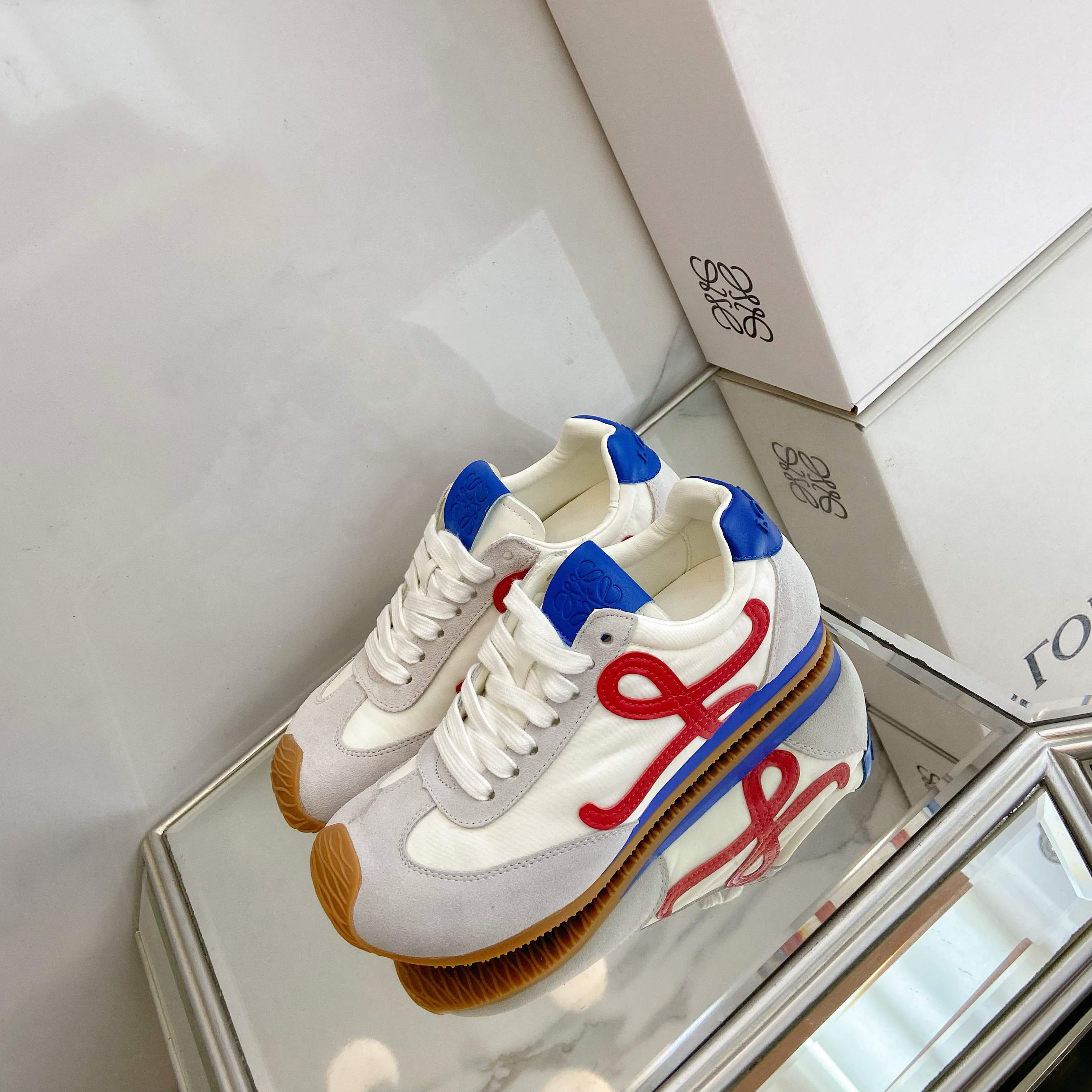 A0PI  $60.88  SIZE 35-40 gallery