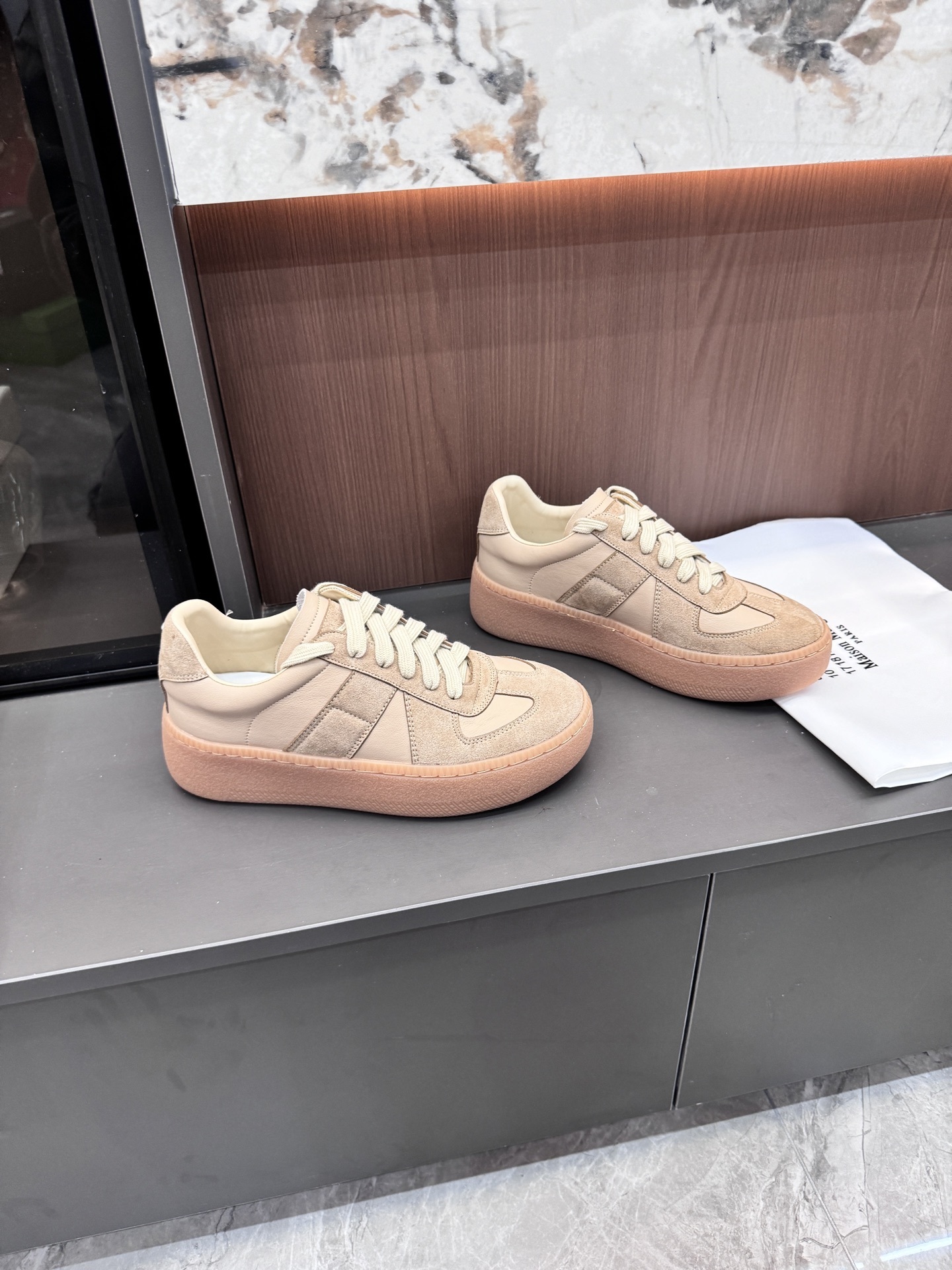 A0PW  $55.88  SIZE 35-40 gallery