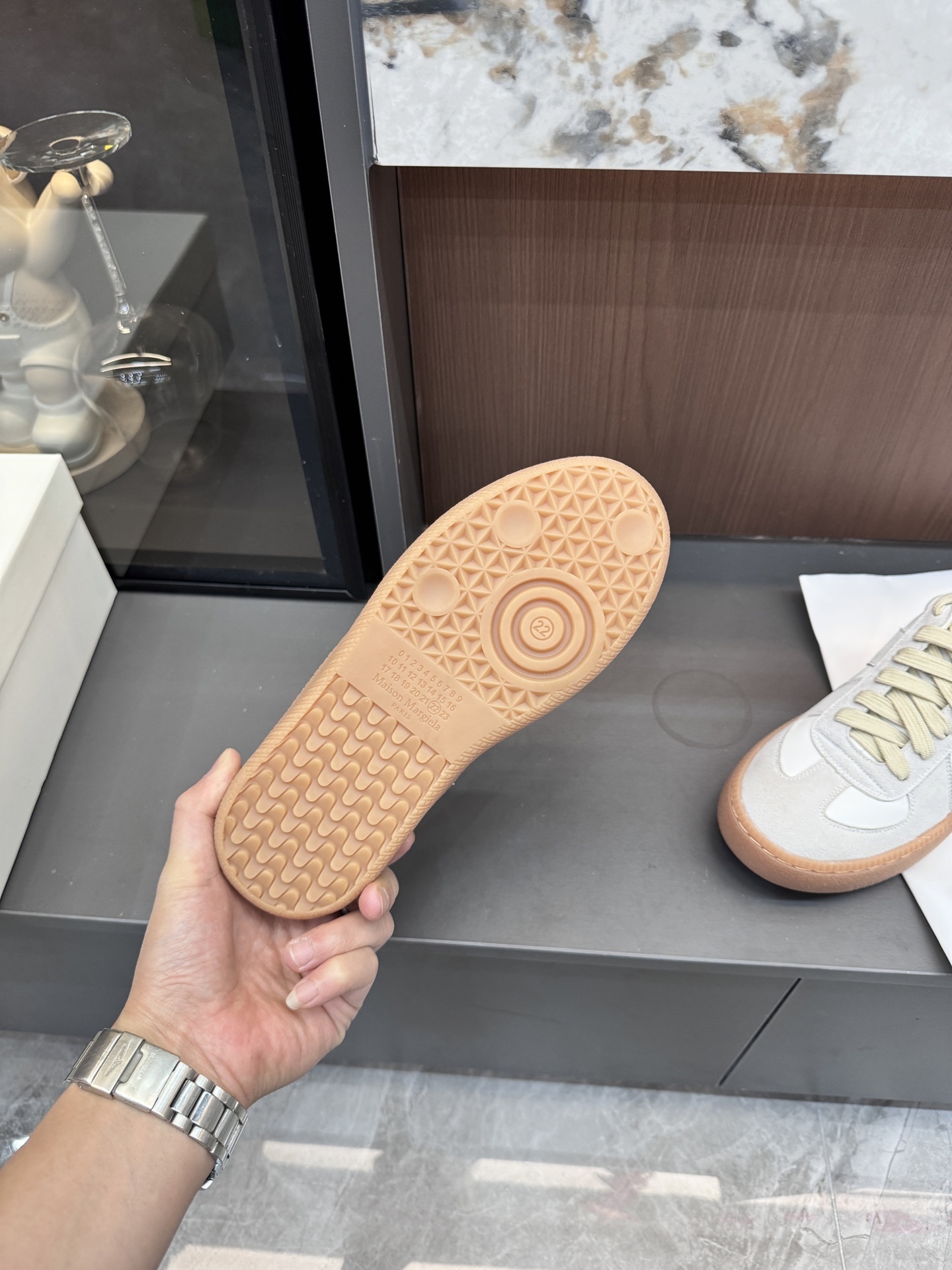 A0PW  $55.88  SIZE 35-40 gallery