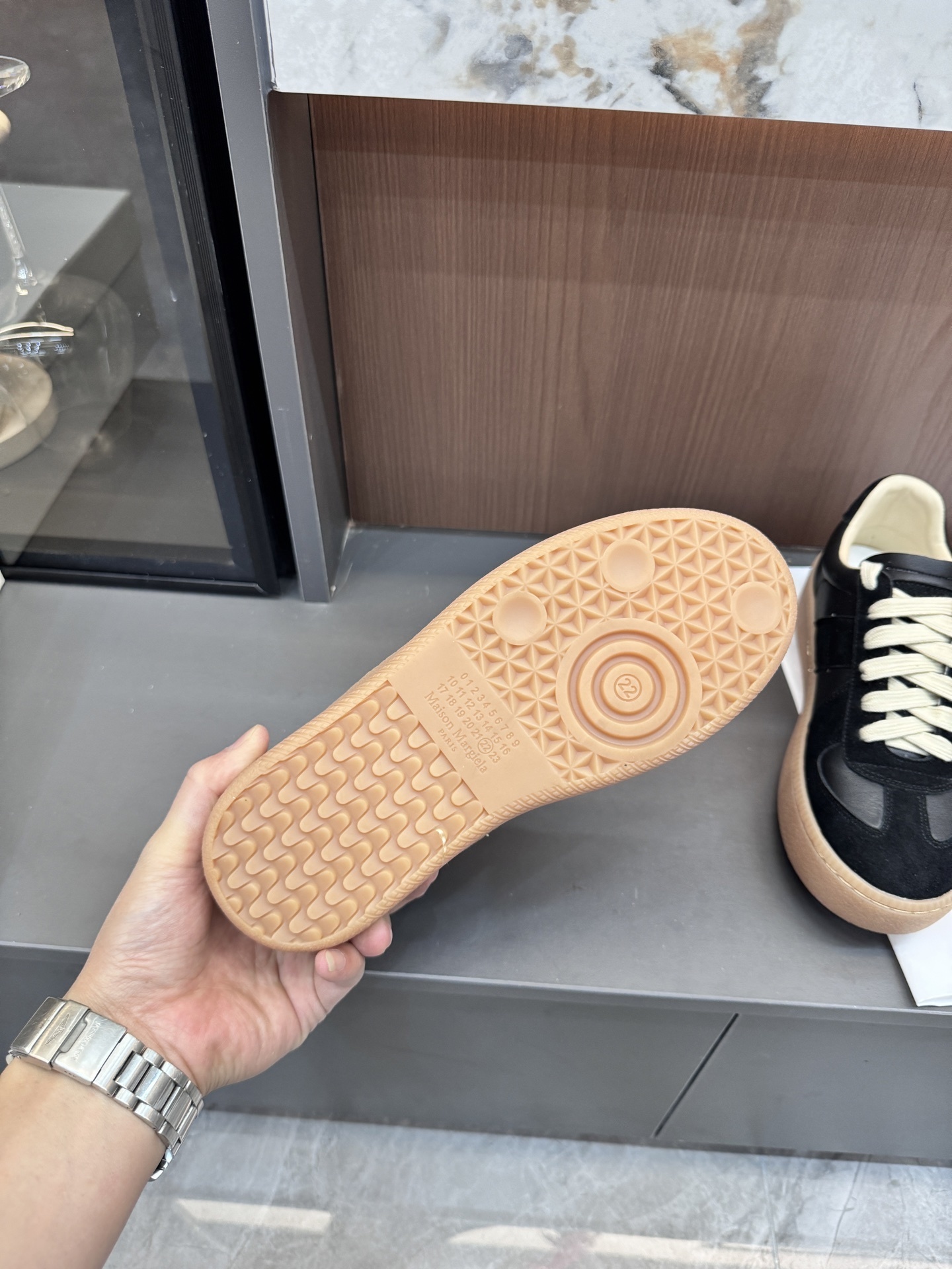 A0PW  $55.88  SIZE 35-40 gallery