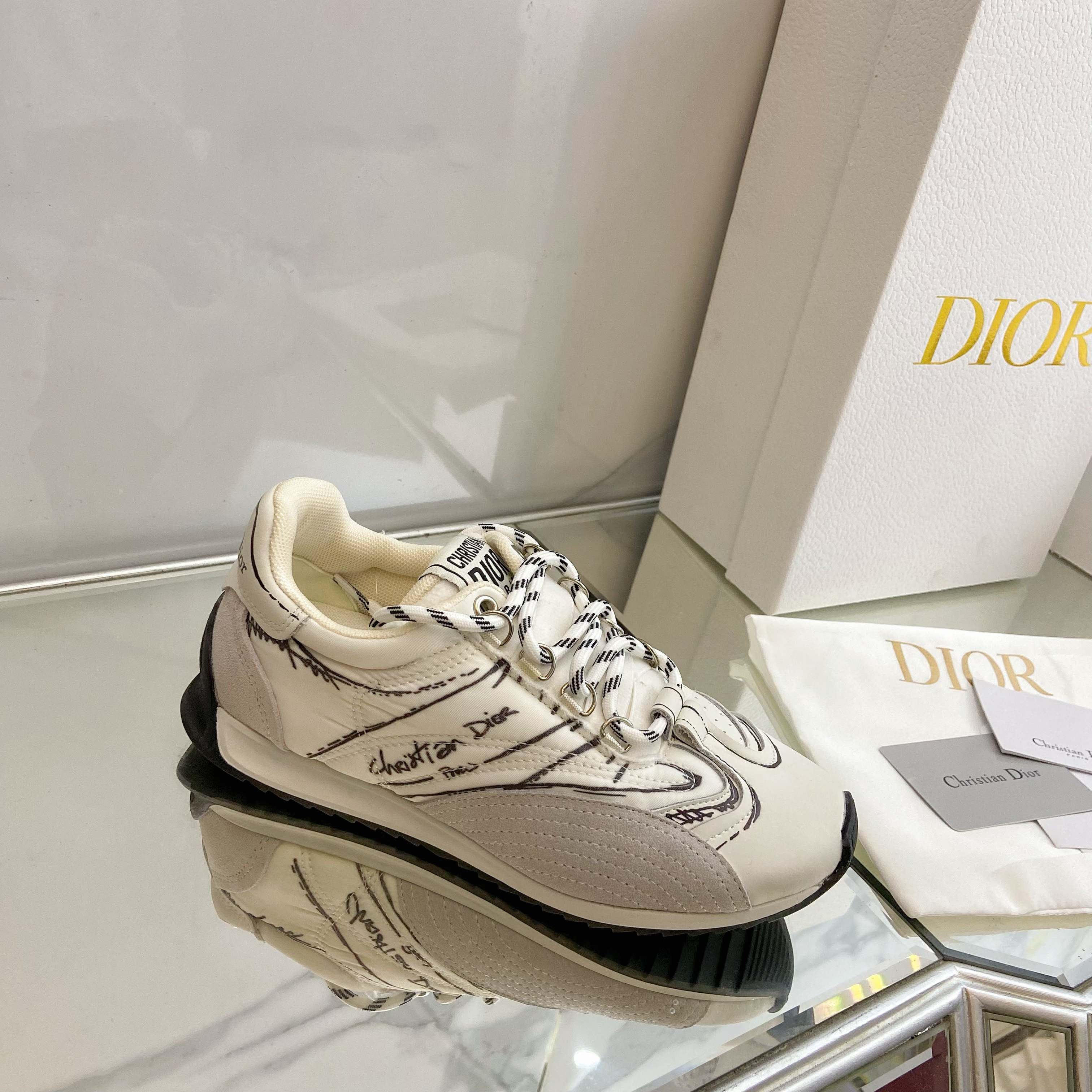 A0UY  $58.88  SIZE 35-40 gallery