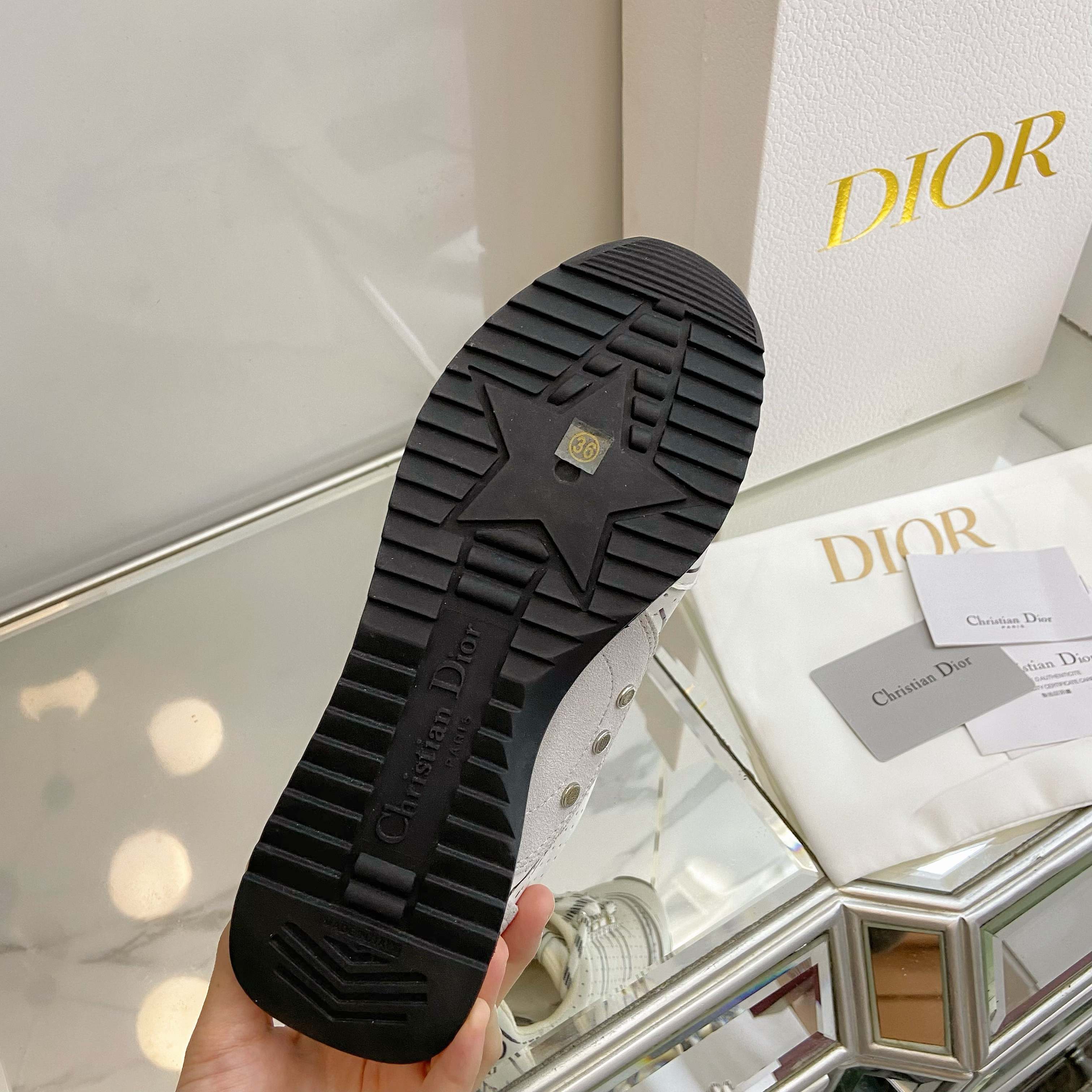 A0UY  $58.88  SIZE 35-40 gallery