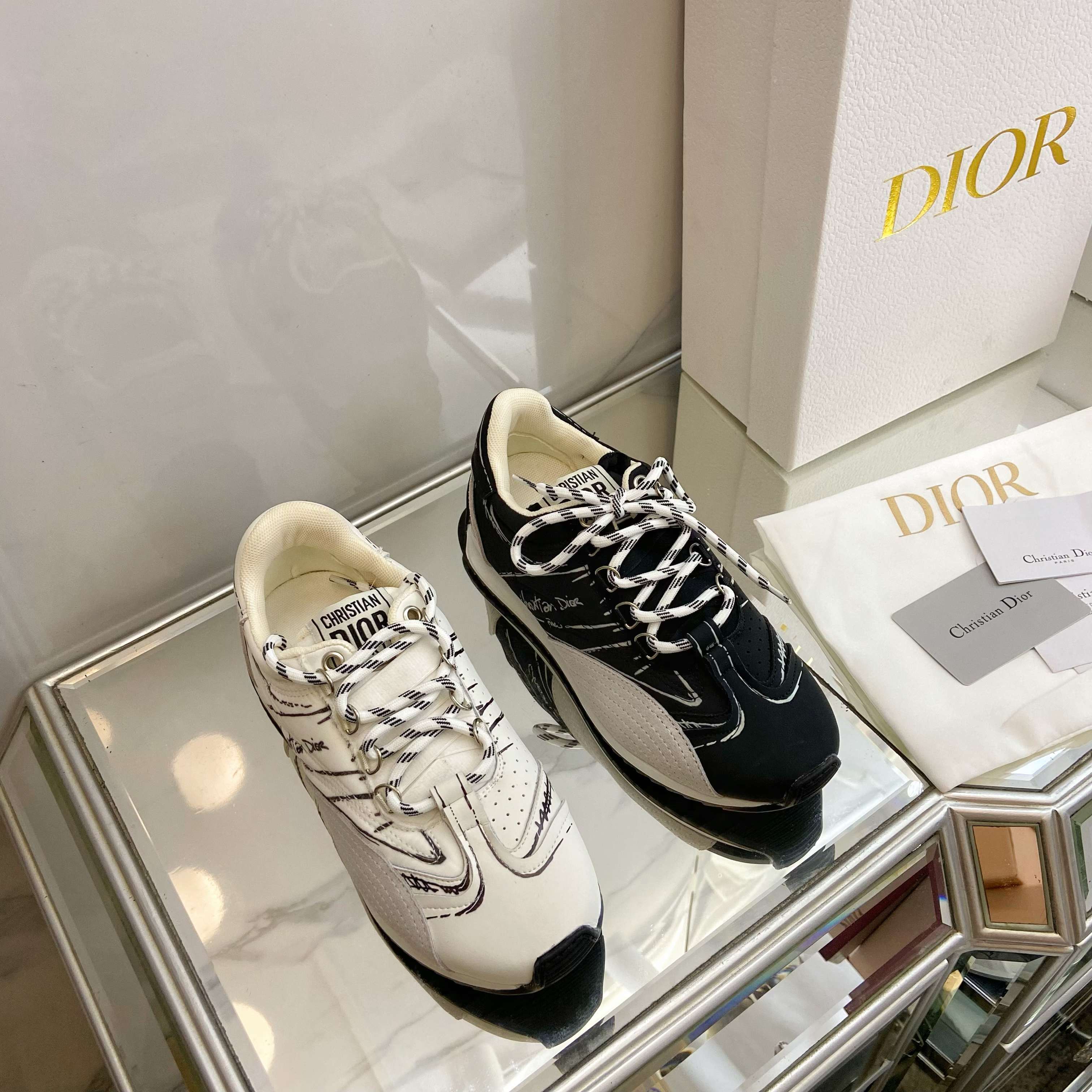 A0UY  $58.88  SIZE 35-40 gallery