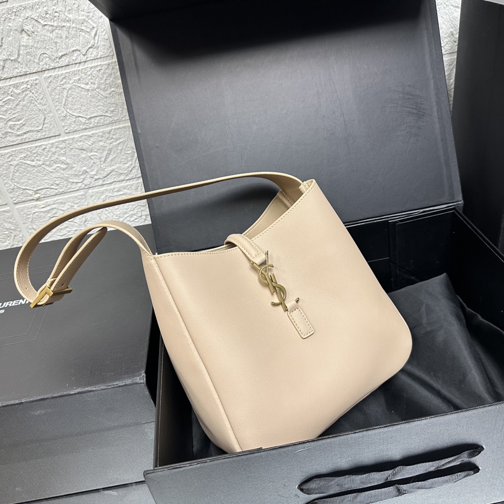 AU645 YSL Bag gallery