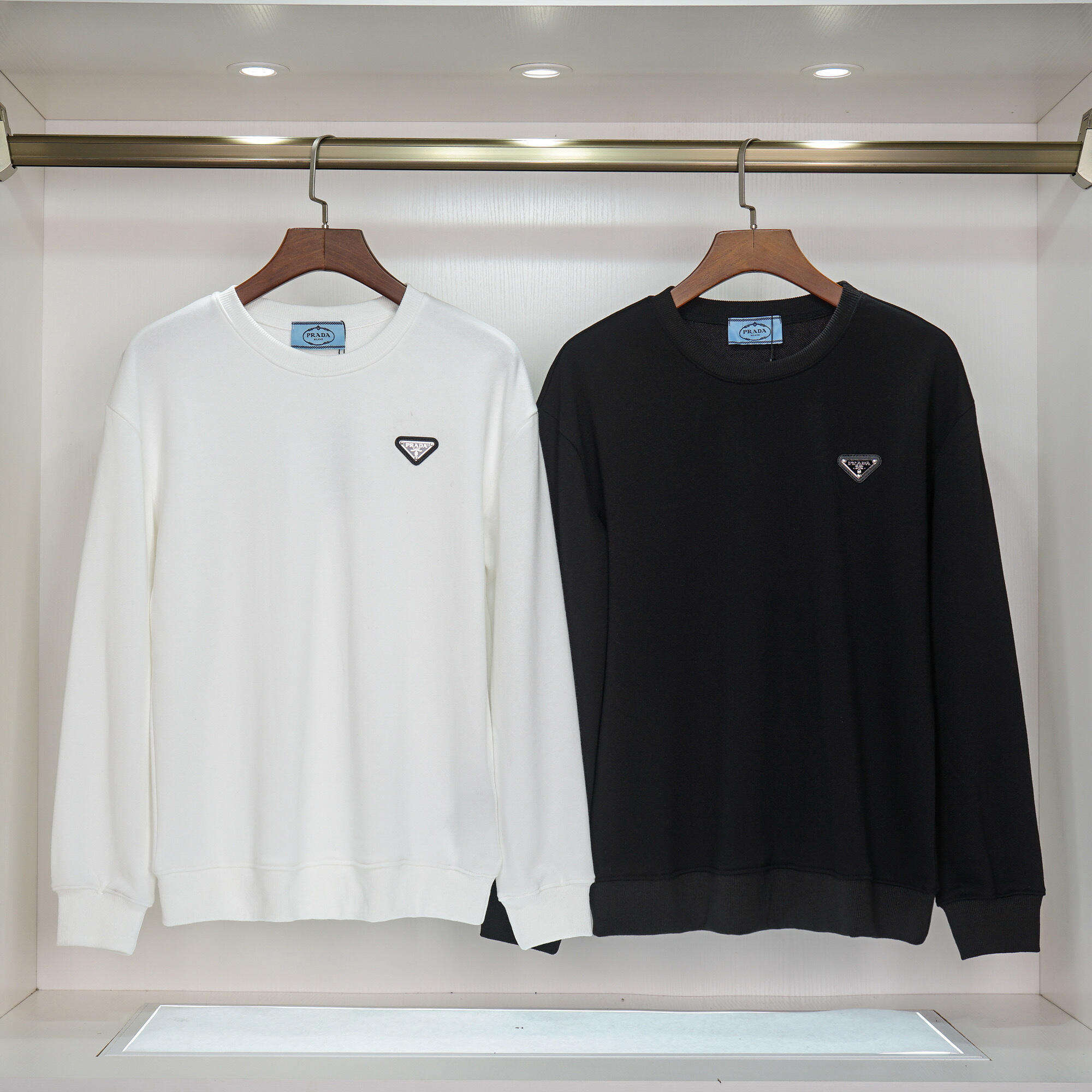 AV809 gallery