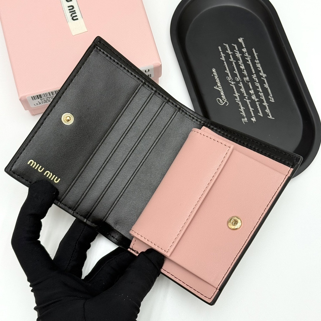 HDA4251 miumiu wallet gallery