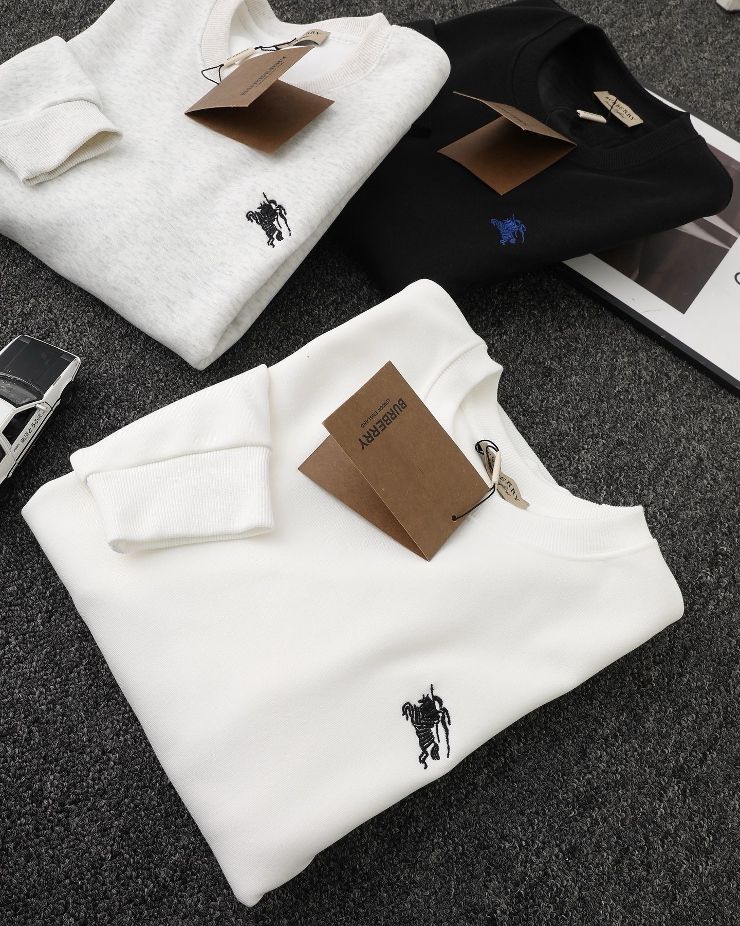 HDA6930 BURBERRY sweatshirt gallery