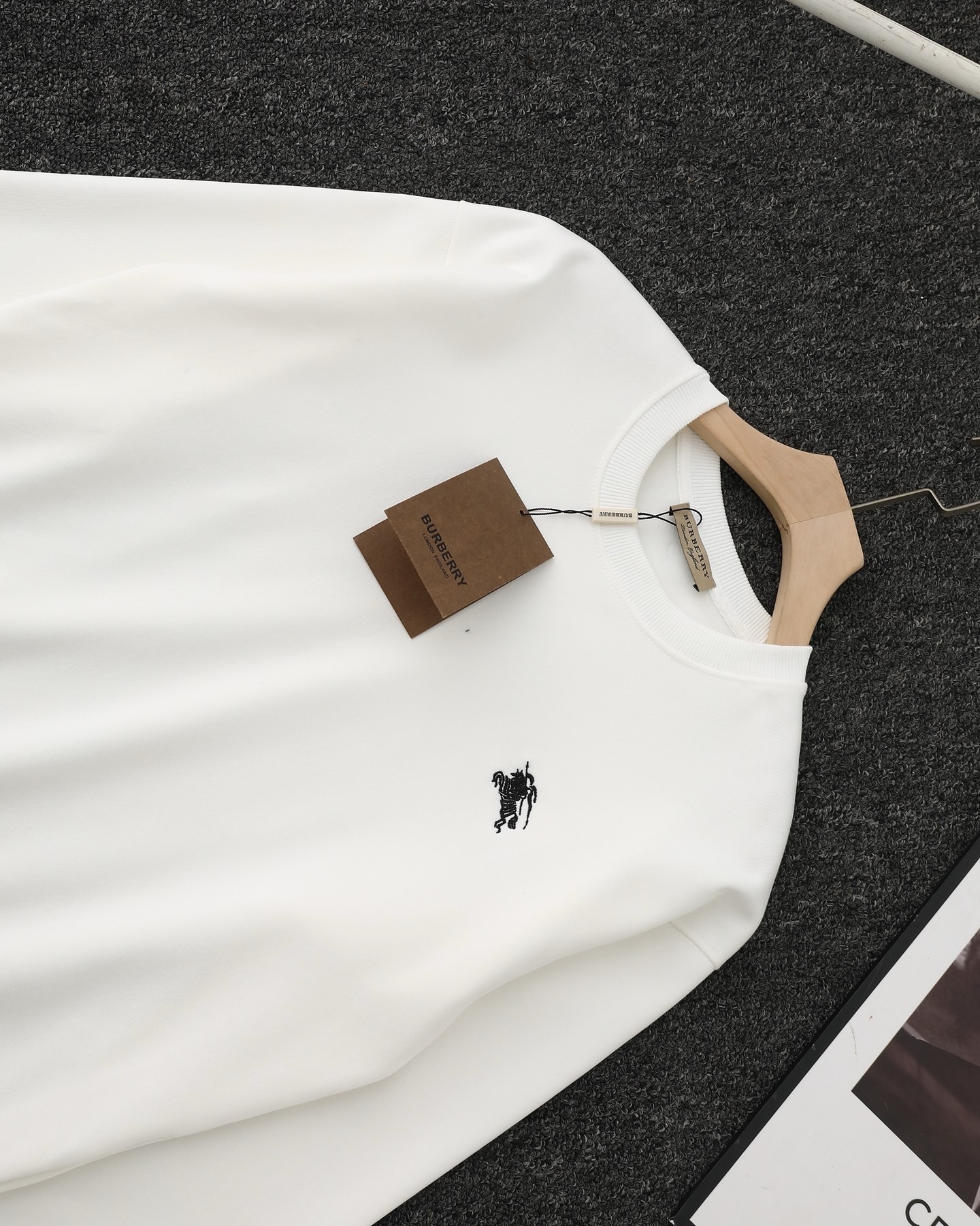 HDA6930 BURBERRY sweatshirt gallery