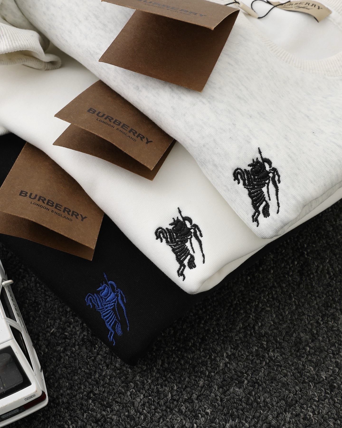 HDA6930 BURBERRY sweatshirt gallery