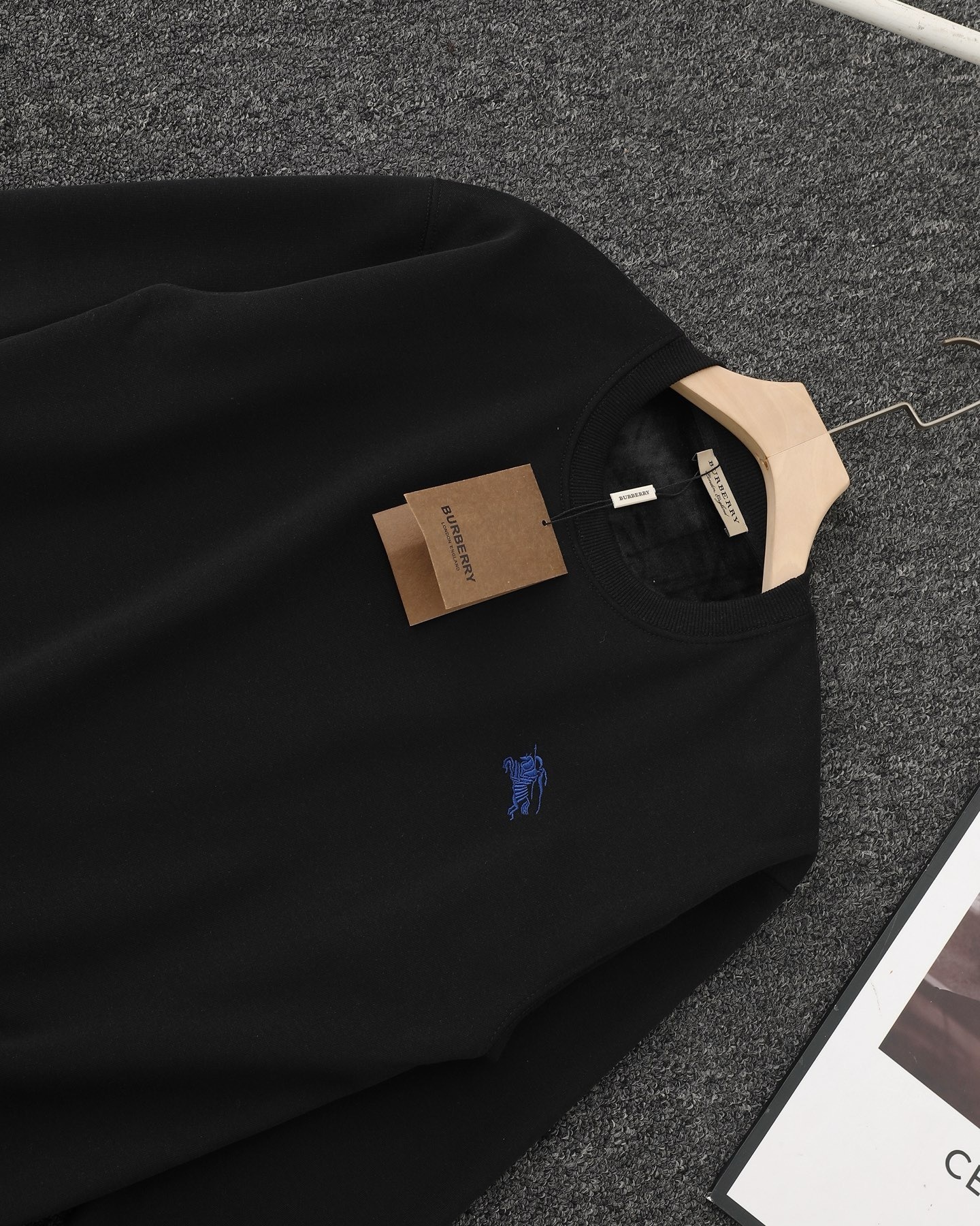 HDA6930 BURBERRY sweatshirt gallery