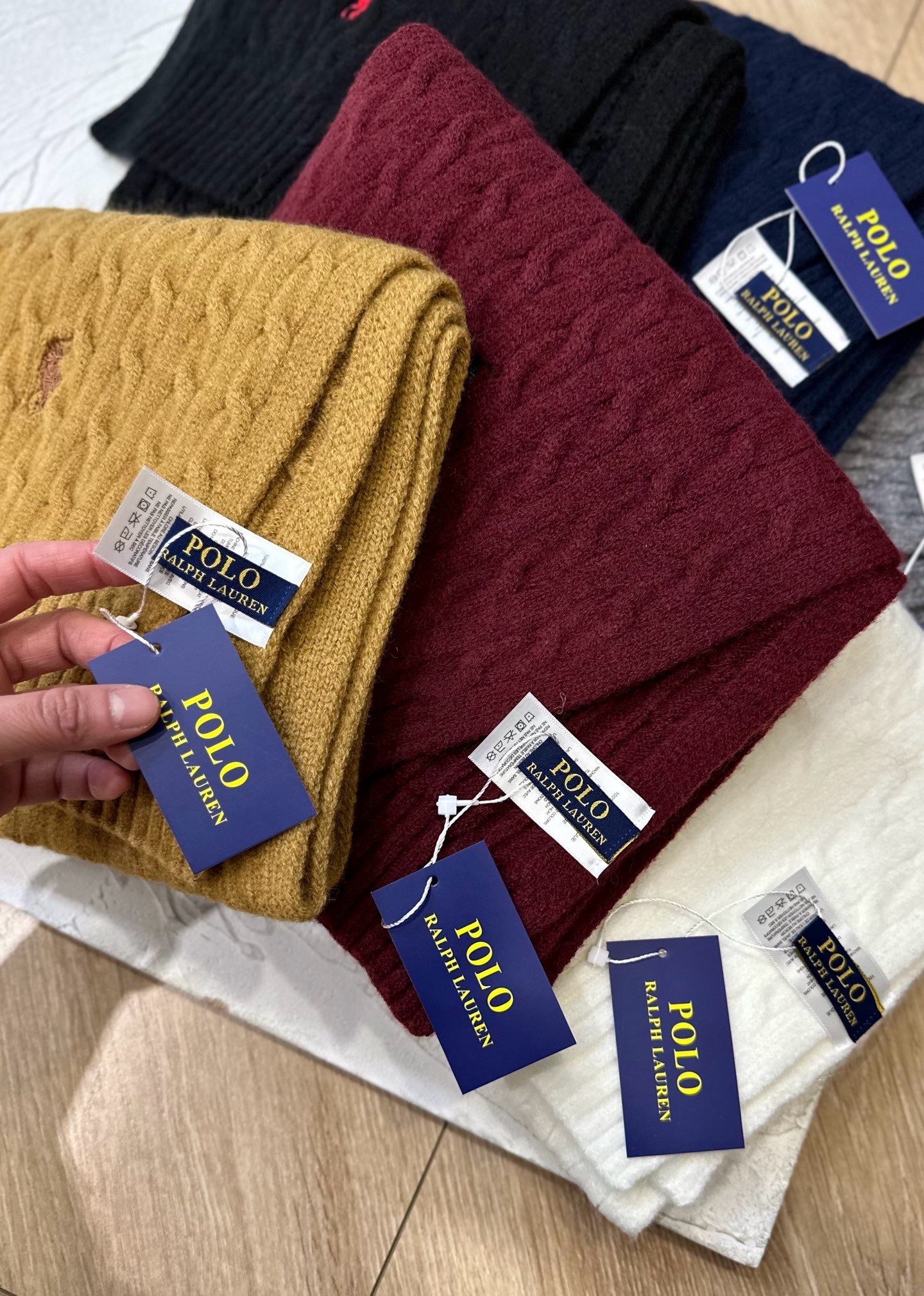 HDA6951 POLO scarf gallery