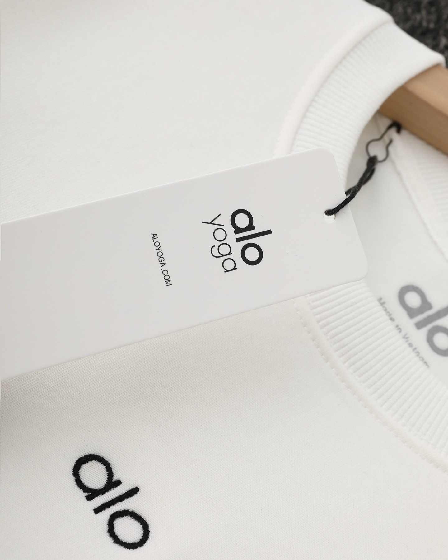 HDA6976 alo sweatshirt gallery