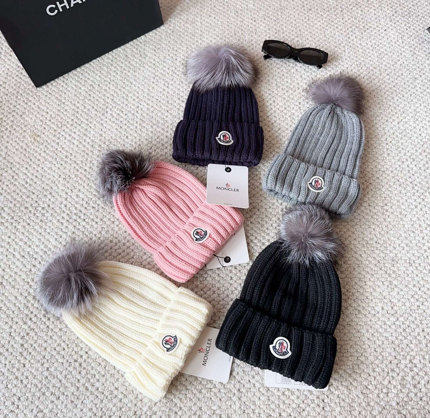 HDA7028 MONCLER hat gallery