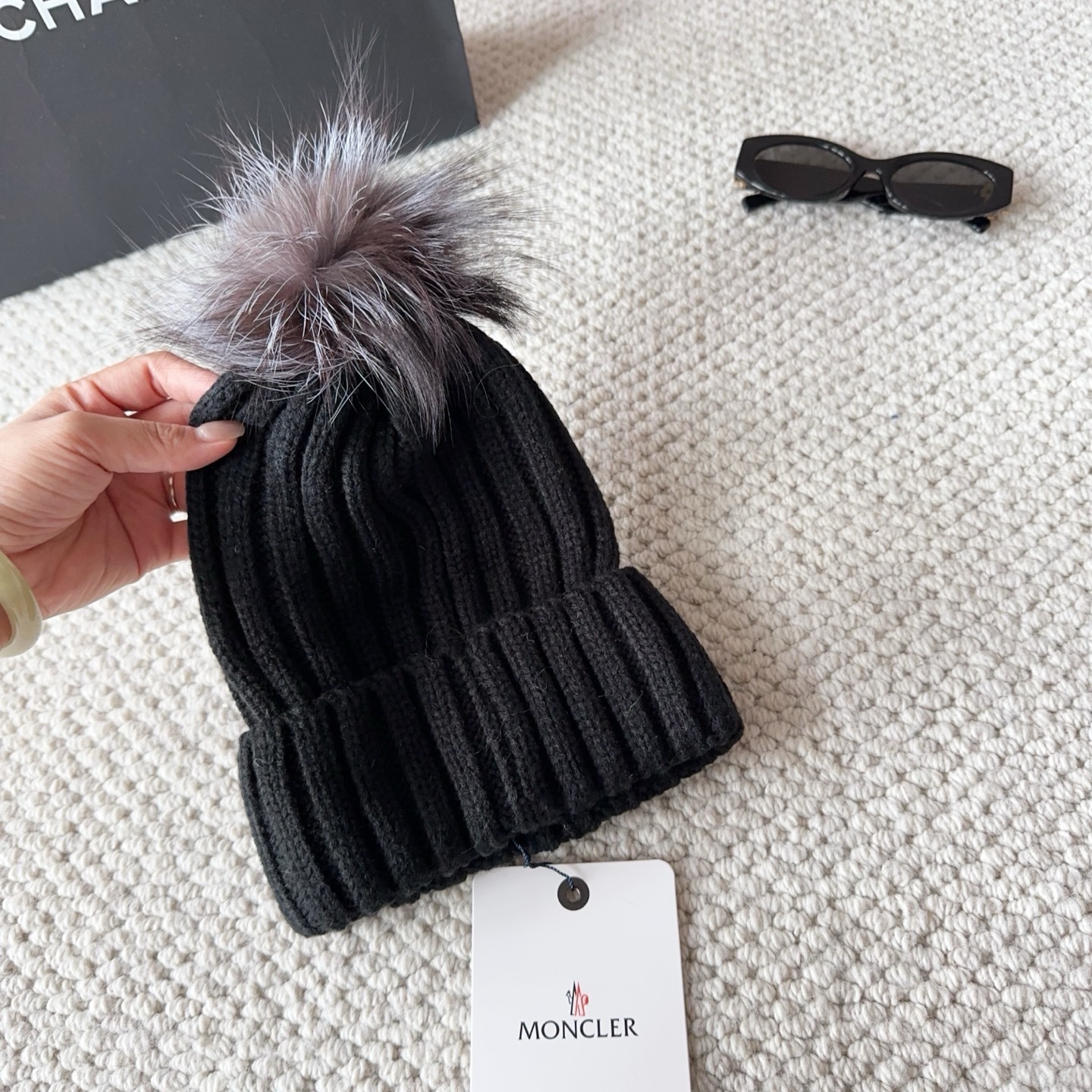 HDA7028 MONCLER hat gallery