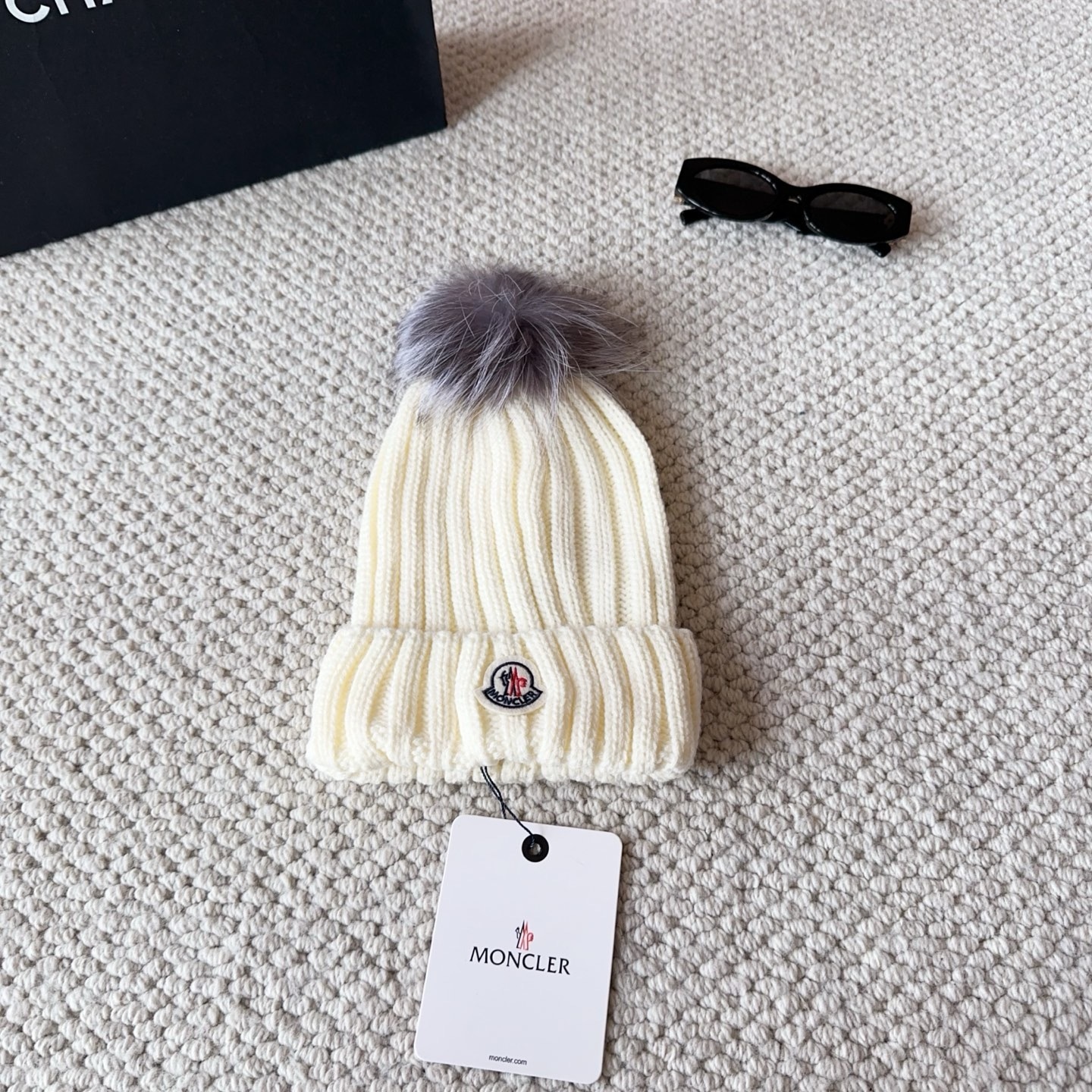 HDA7028 MONCLER hat gallery