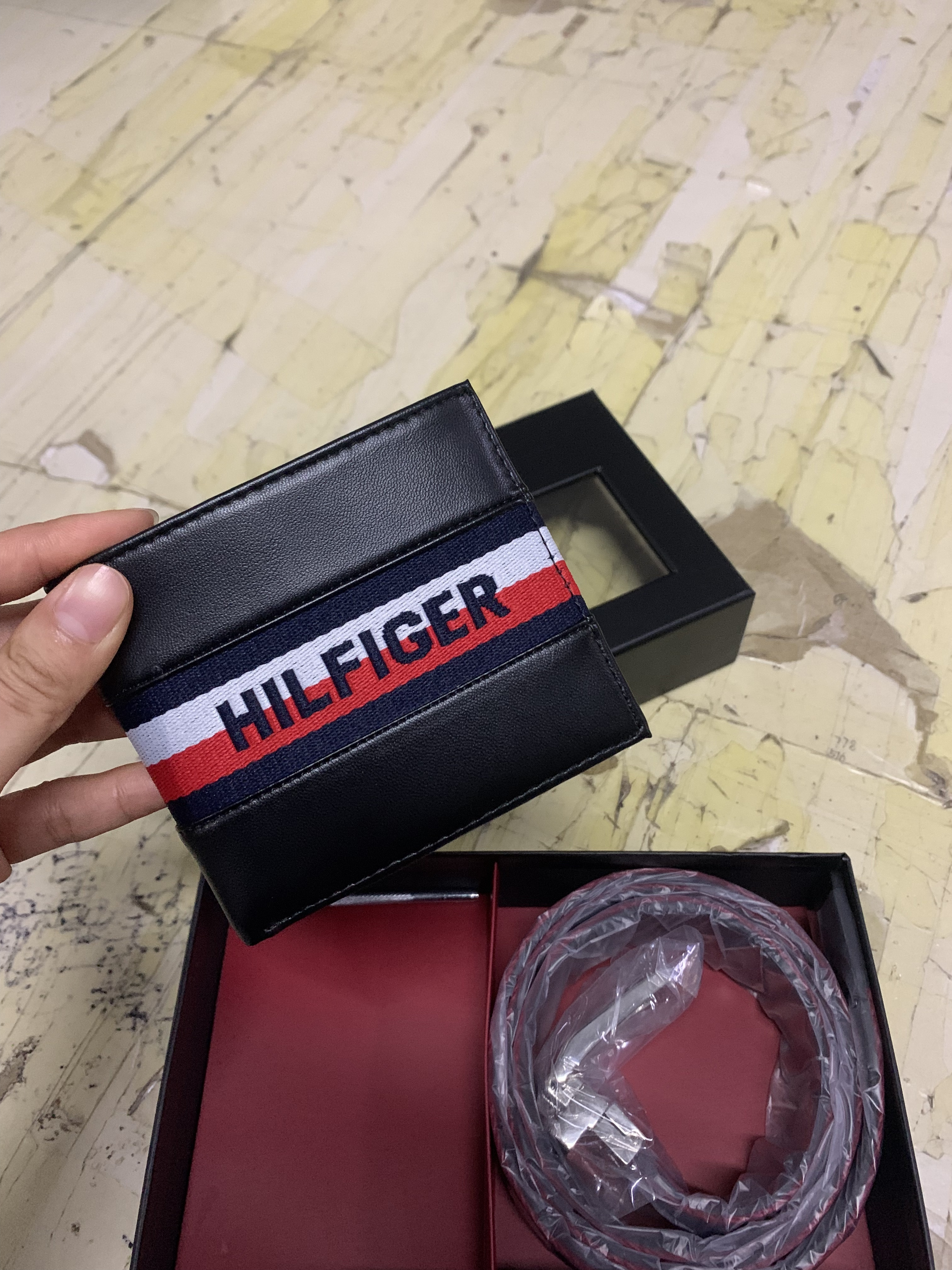 HDA7056 TOMMY wallet gallery