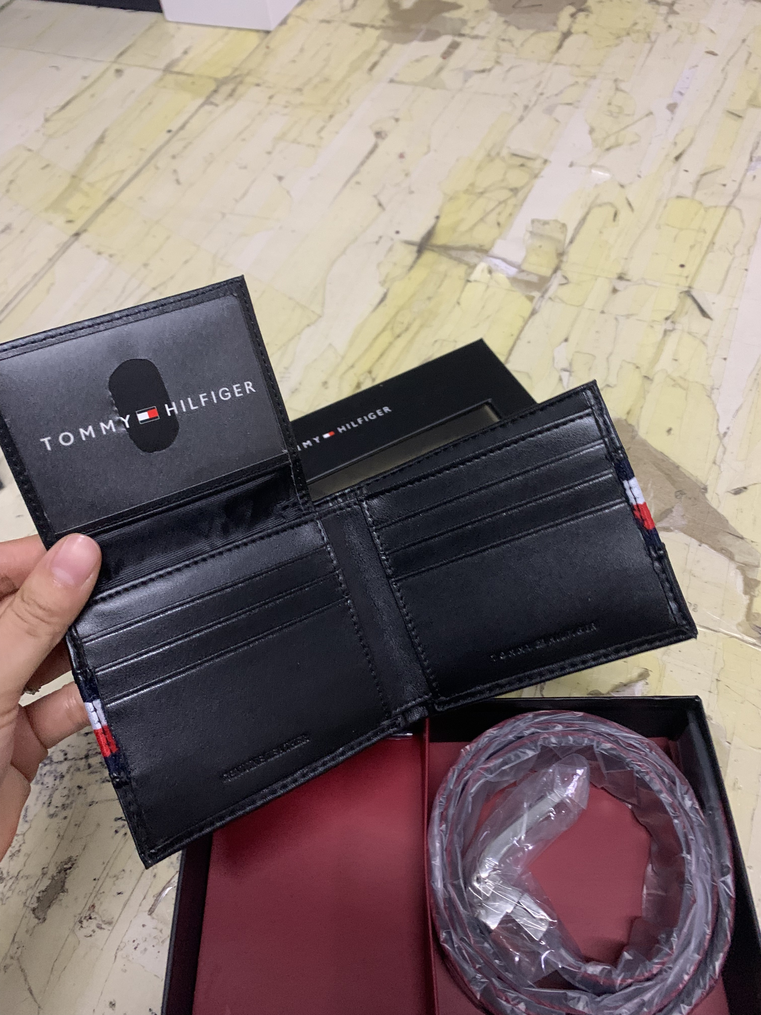 HDA7056 TOMMY wallet gallery