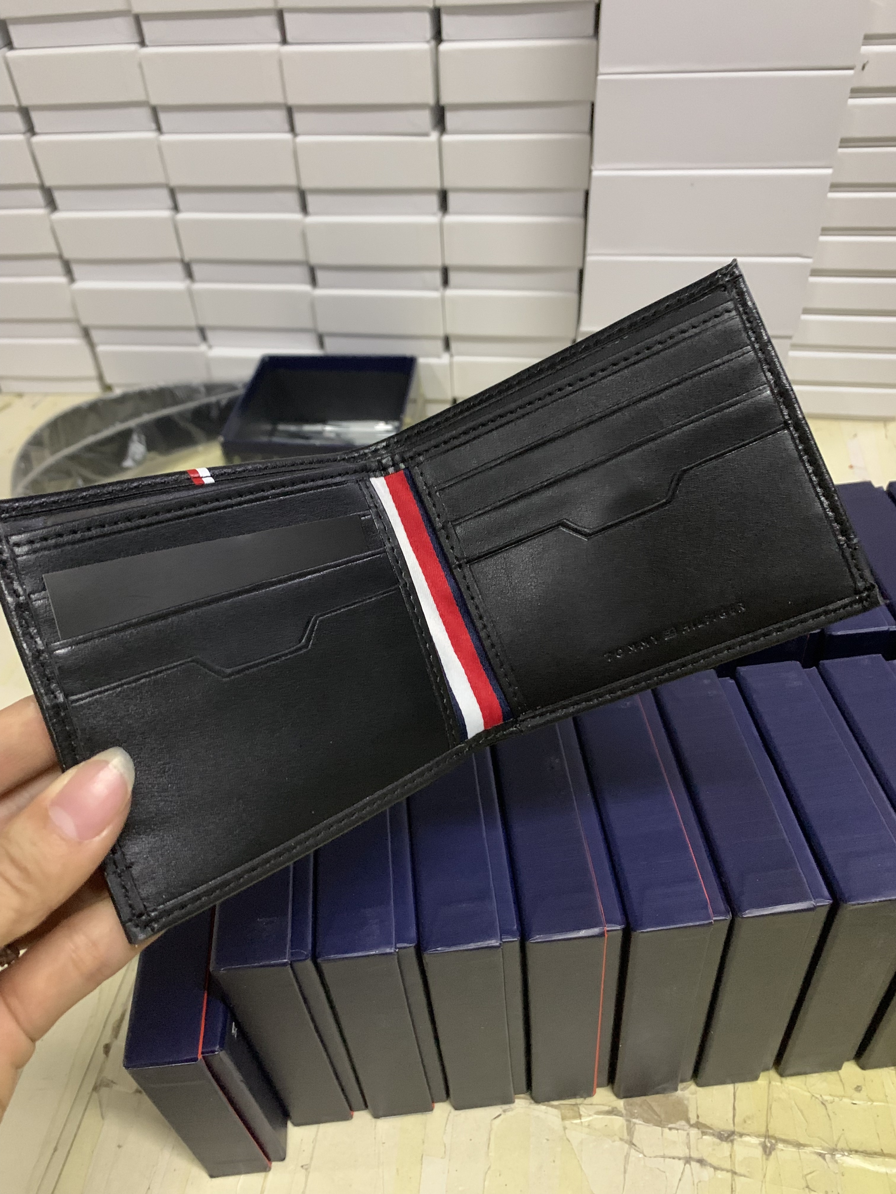 HDA7056 TOMMY wallet gallery