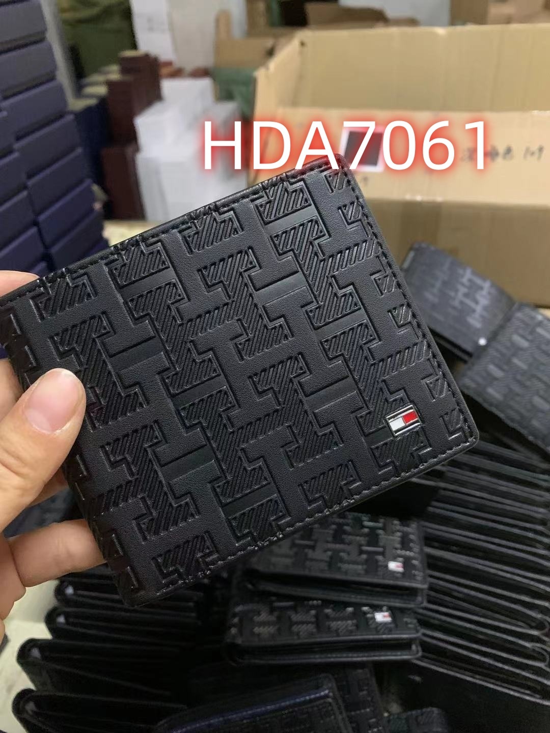 HDA7061 TOMMY wallet gallery