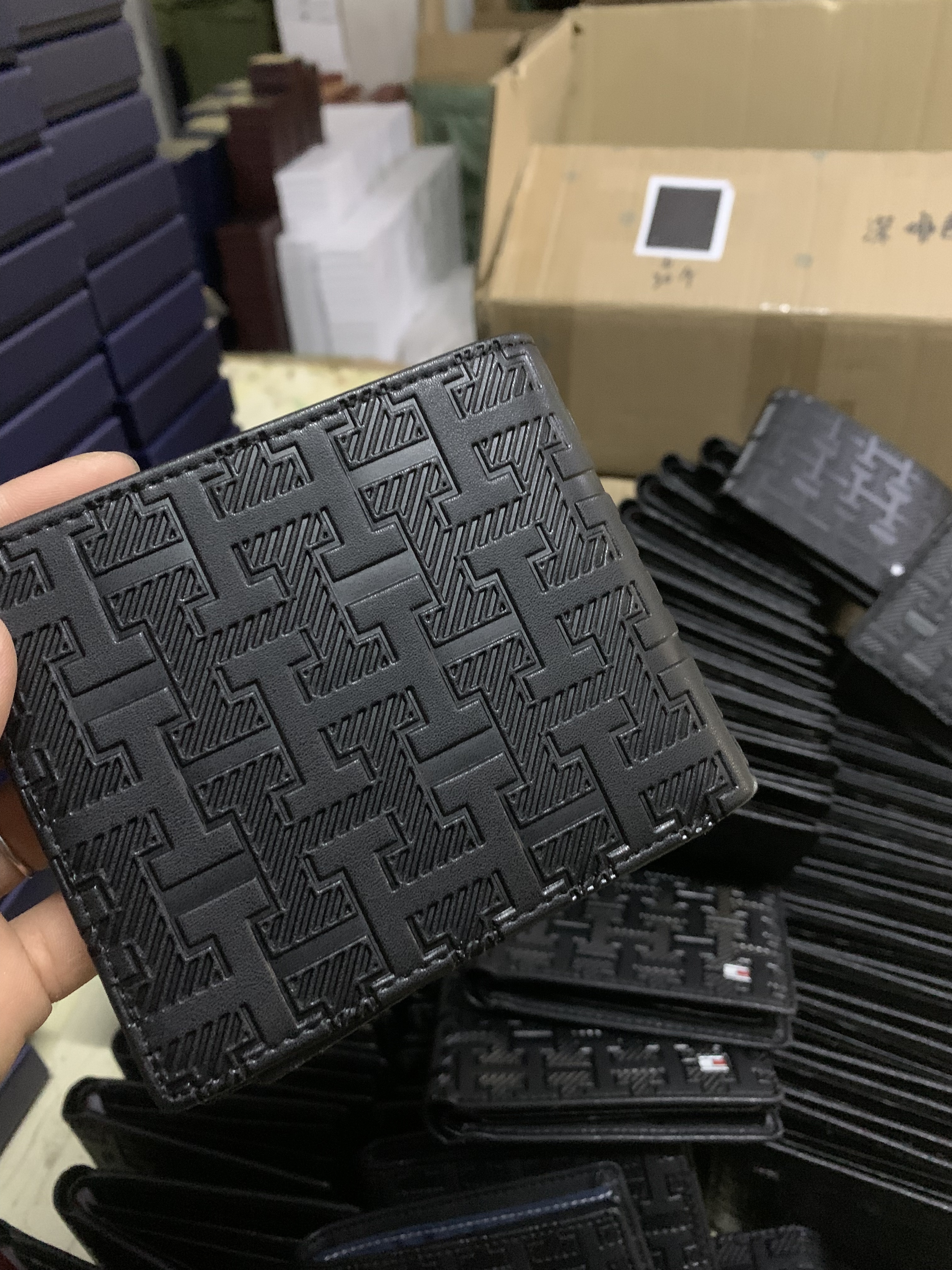 HDA7061 TOMMY wallet gallery