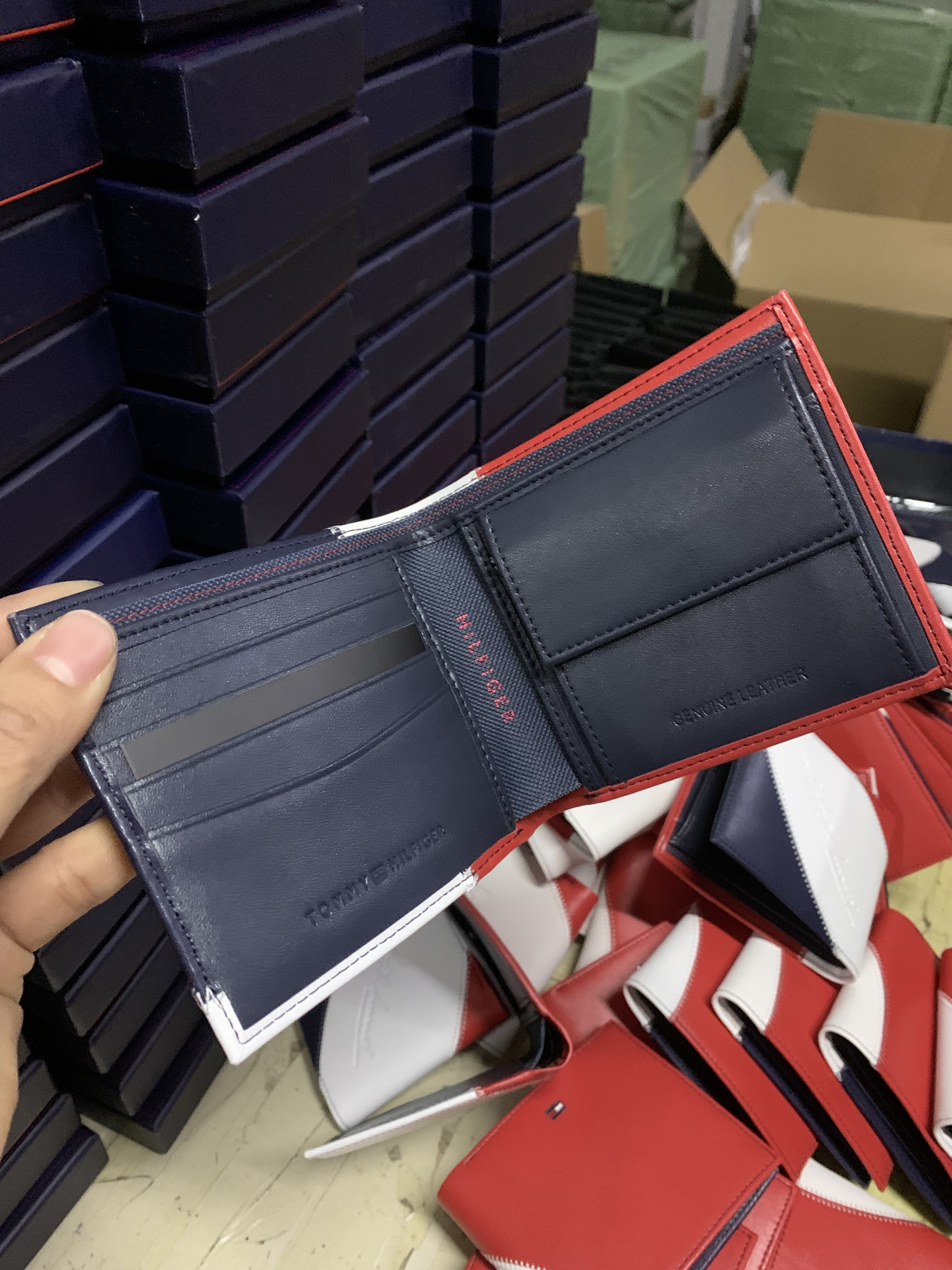 HDA7063 TOMMY wallet gallery